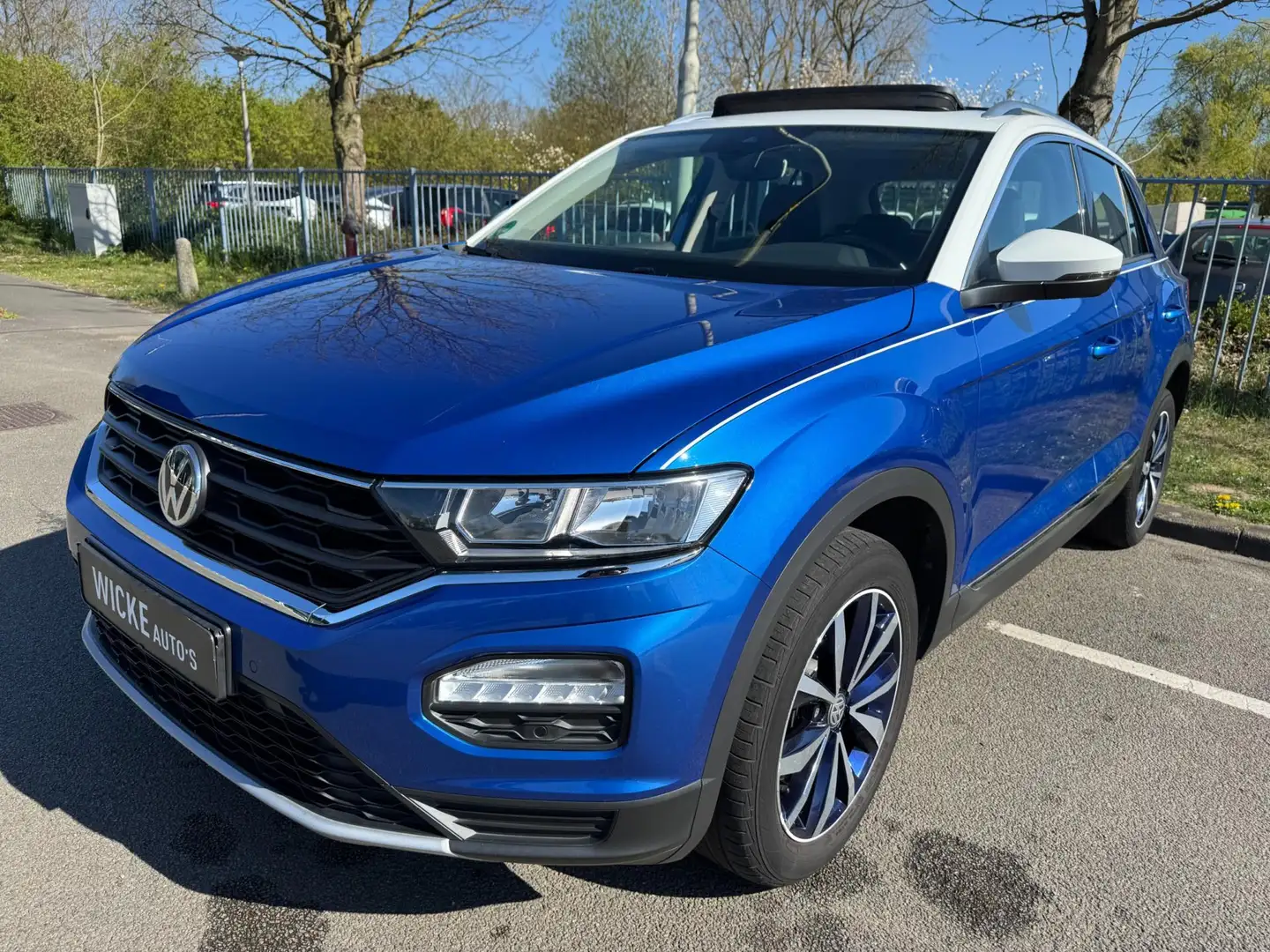 Volkswagen T-Roc 1.5 TSI Sport Camera Panorama Stoelver. Trekhaak Blauw - 2