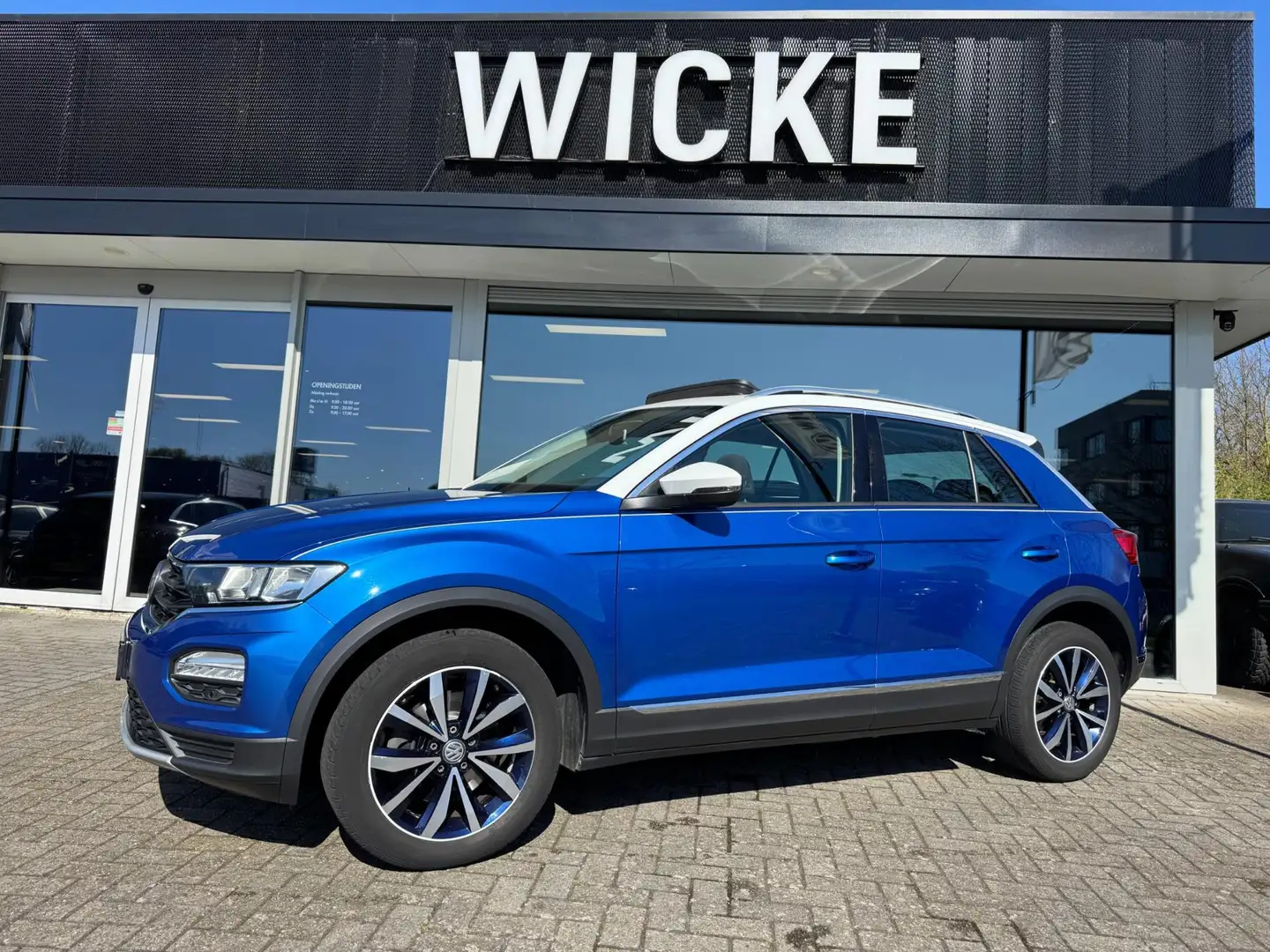 Volkswagen T-Roc 1.5 TSI Sport Camera Panorama Stoelver. Trekhaak Blauw - 1