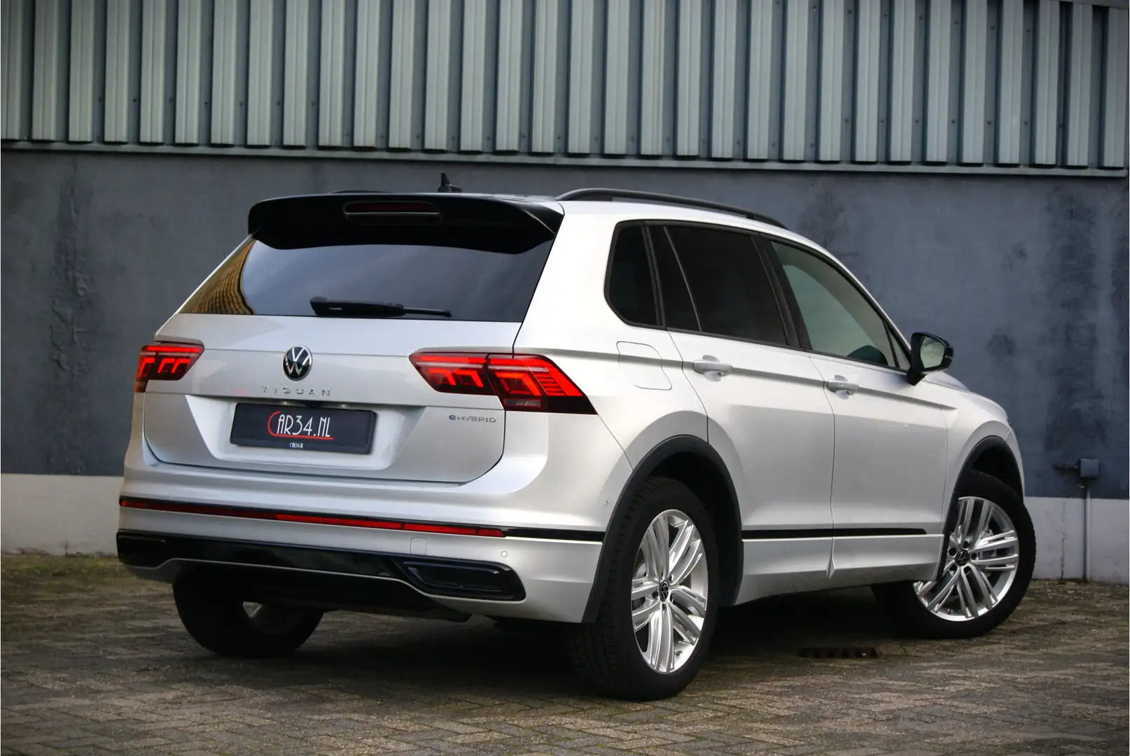 Volkswagen Tiguan 1.4 TSI 245PK eHybrid R-Line Carplay/wegkl-trhk/AC Zilver - 2