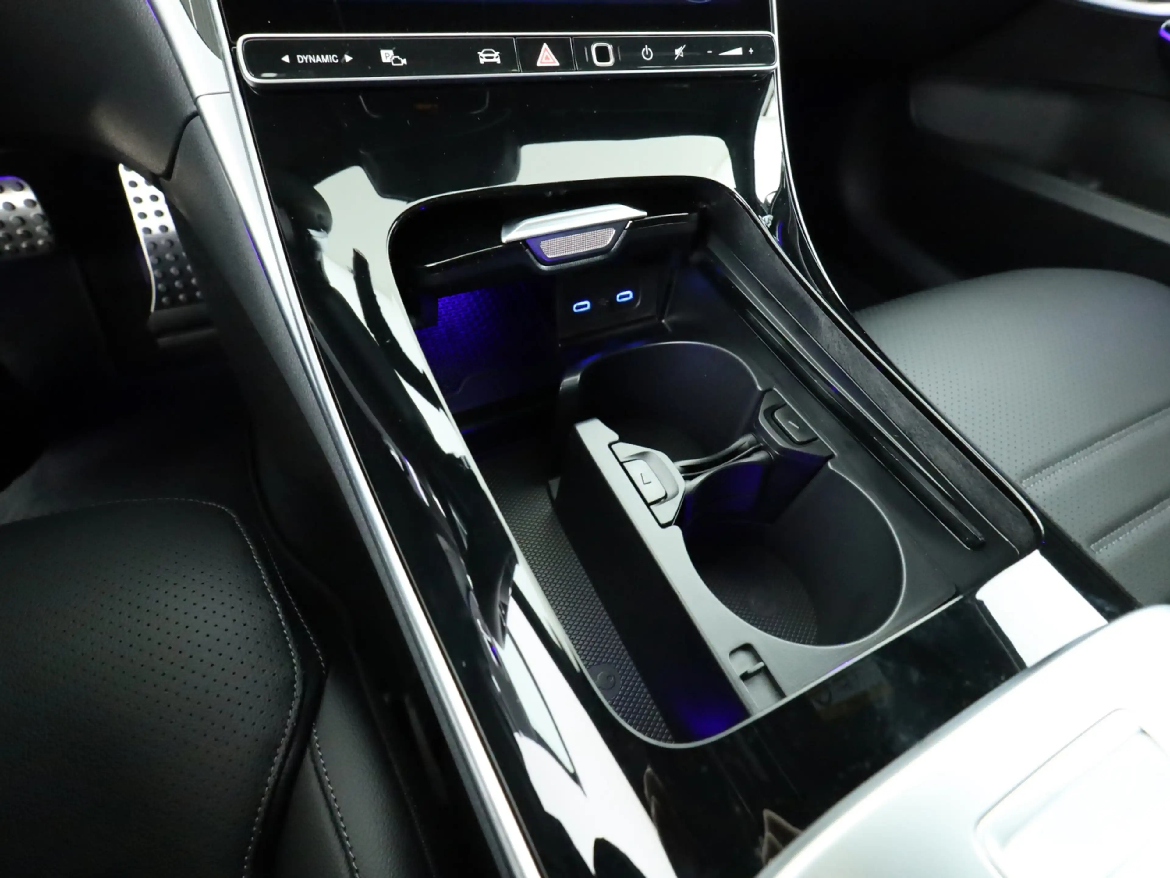 Mercedes-Benz C 300 d T-Modell 360 ACC AHK AUT Akustikglas LED — photo 15