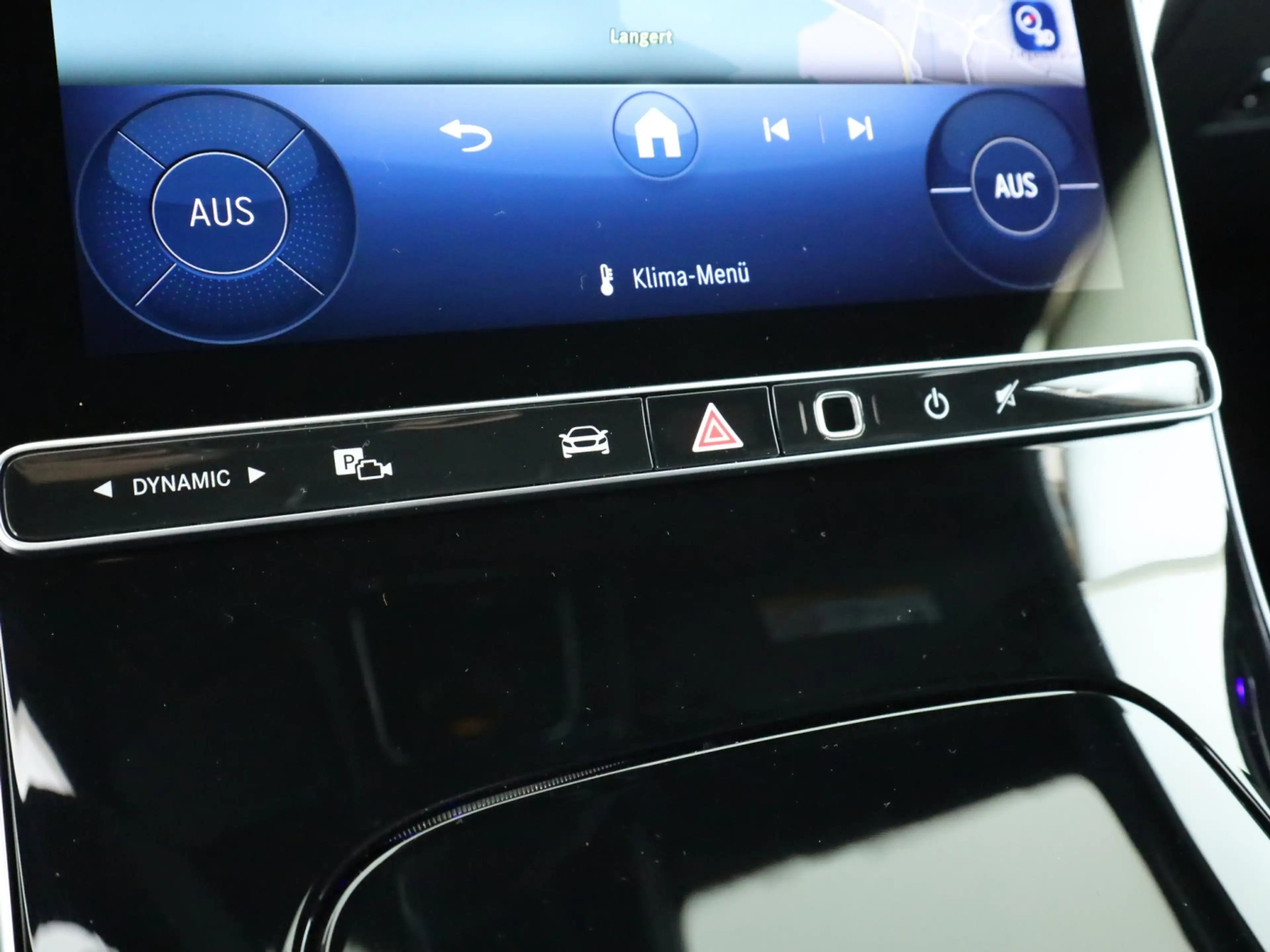 Mercedes-Benz C 300 d T-Modell 360 ACC AHK AUT Akustikglas LED — photo 14