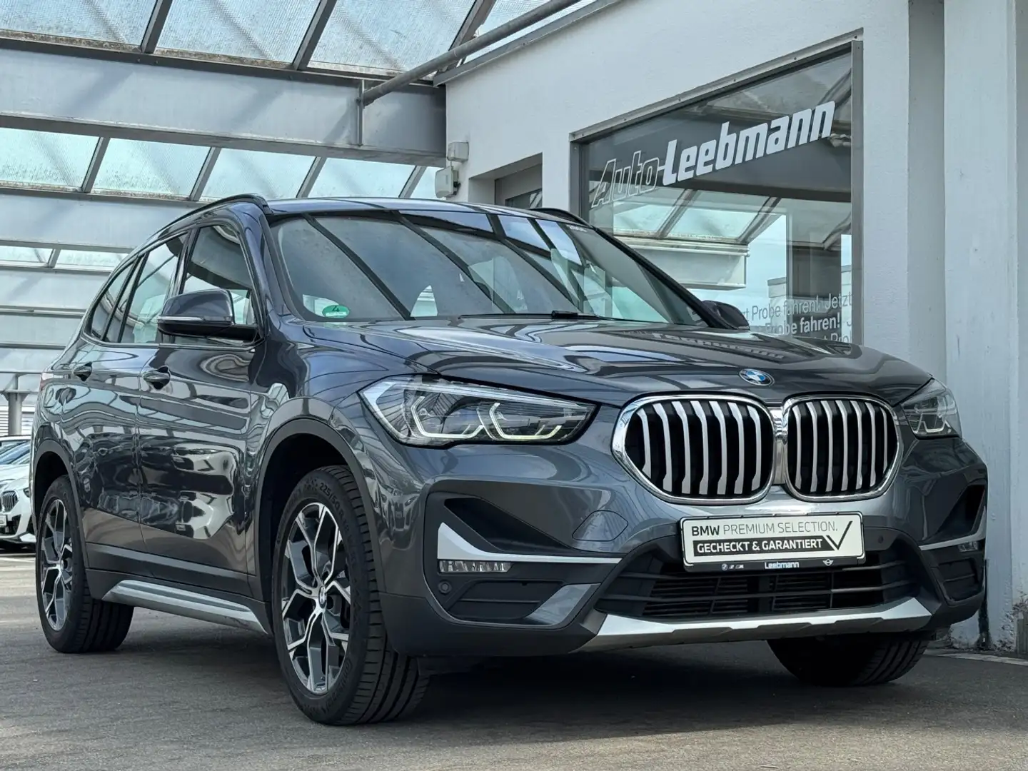 BMW X1 xDrive18d Aut. xLine DrivAssi 2 JAHRE GARANTIE Grau - 2