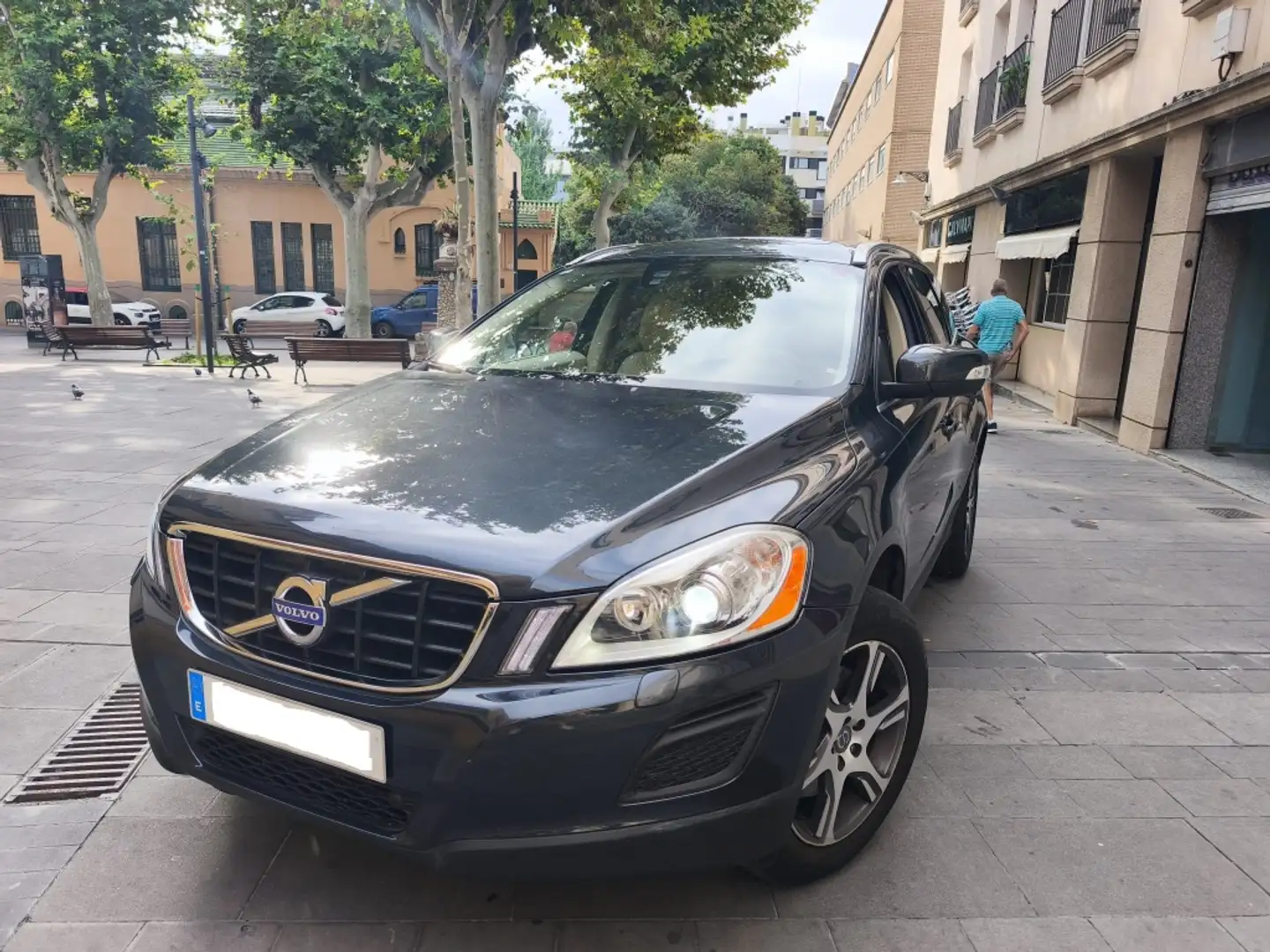 Volvo XC60 T5 Summum Aut. Gris - 1