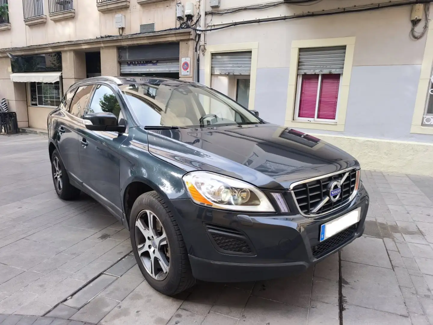 Volvo XC60 T5 Summum Aut. Gris - 2