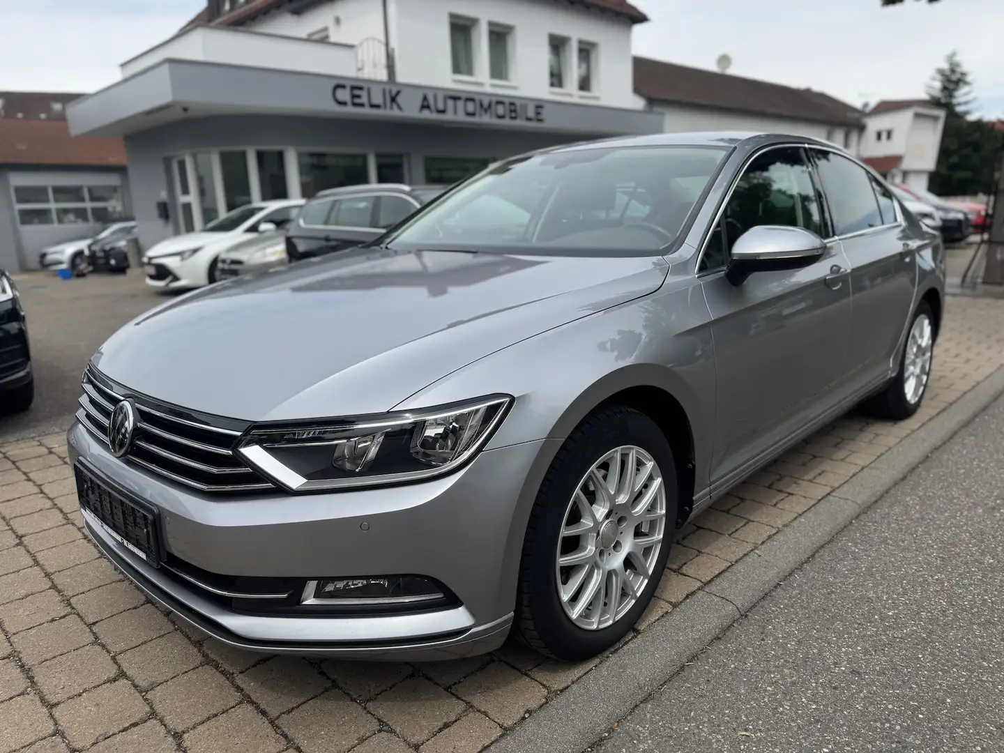 Volkswagen Passat 1.5 TSI Lim. Comfortline Navi ACC Silver - 1