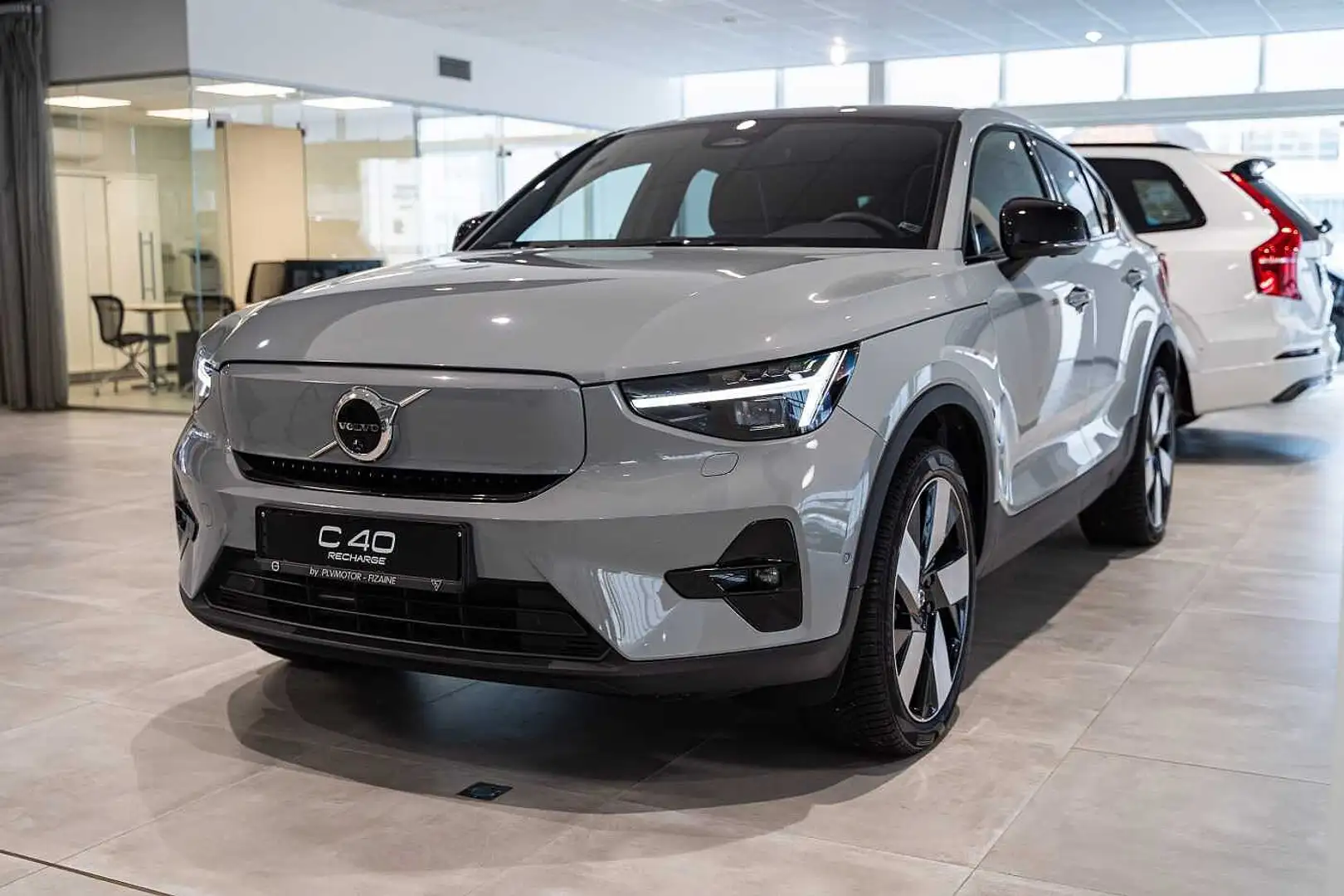 Volvo C40 Recharge Ultimate SM Extended Range Grijs - 1