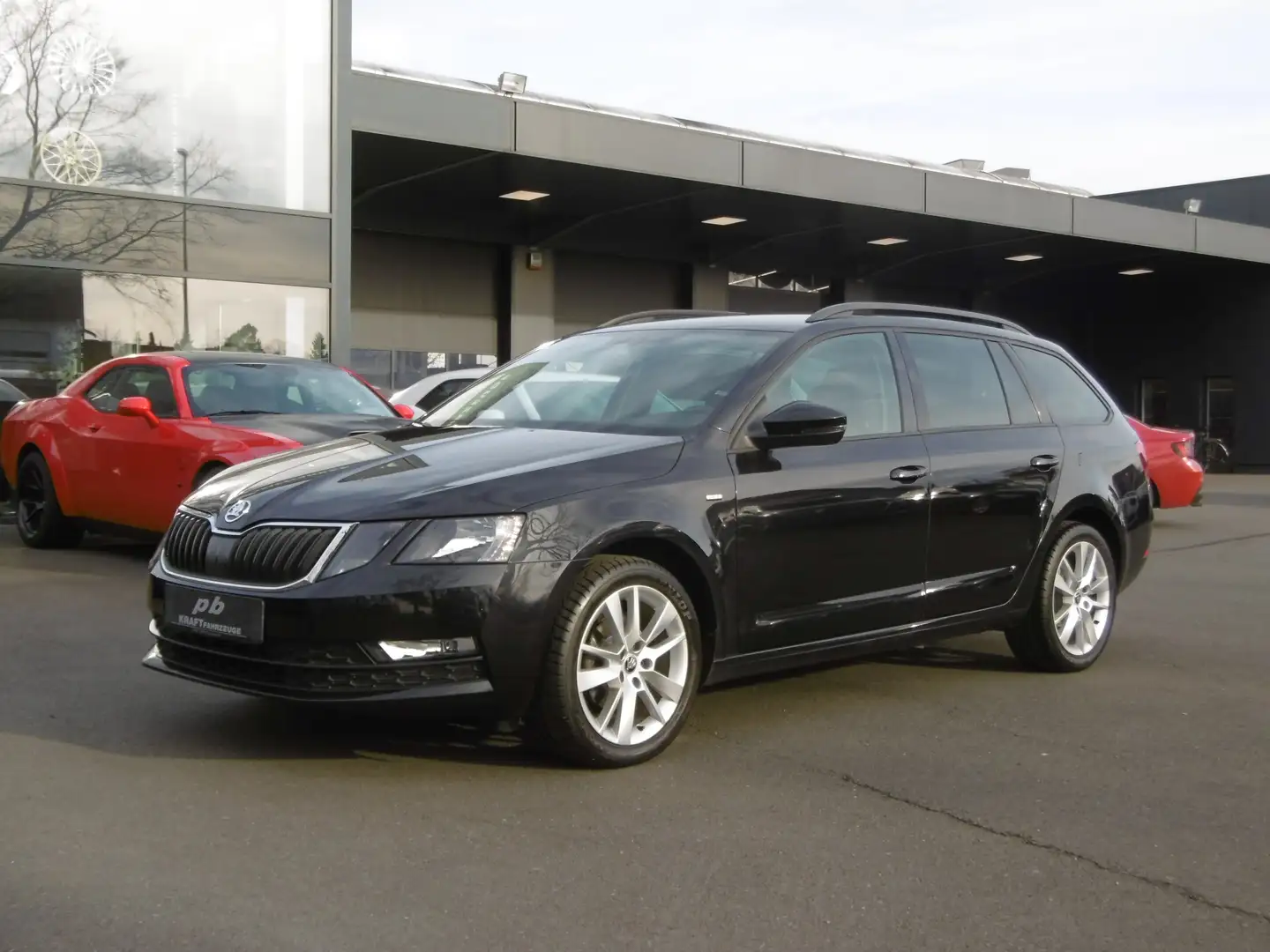 Skoda Octavia Drive 17" Mirror Link Sitzhzg. var. Ladeboden PDC Schwarz - 2