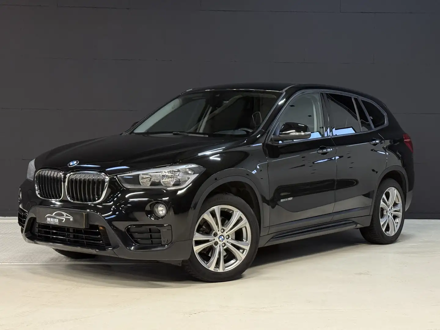 BMW X1 sDrive18i Executive | Leder | Sportstoelen | Stoel Zwart - 1