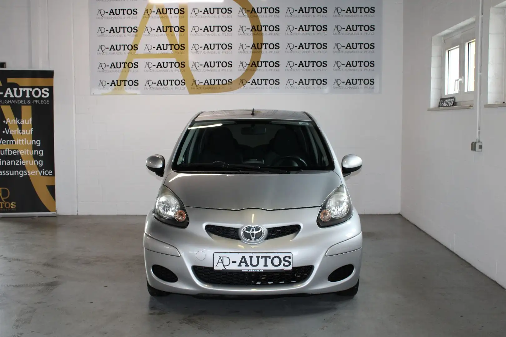 Toyota Aygo AYGO Edition+NAVI+KLIMA+4-TÜRIG+TÜN NEU+ Argent - 2