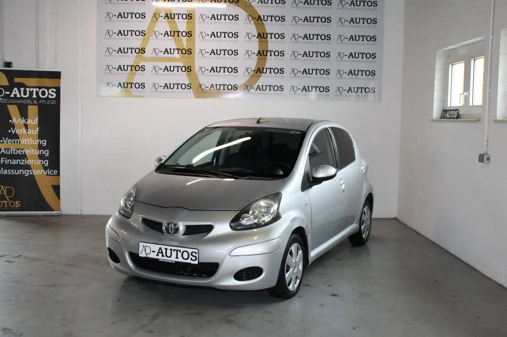 Toyota Aygo AYGO Edition+NAVI+KLIMA+4-TÜRIG+TÜN NEU+ Argent - 1