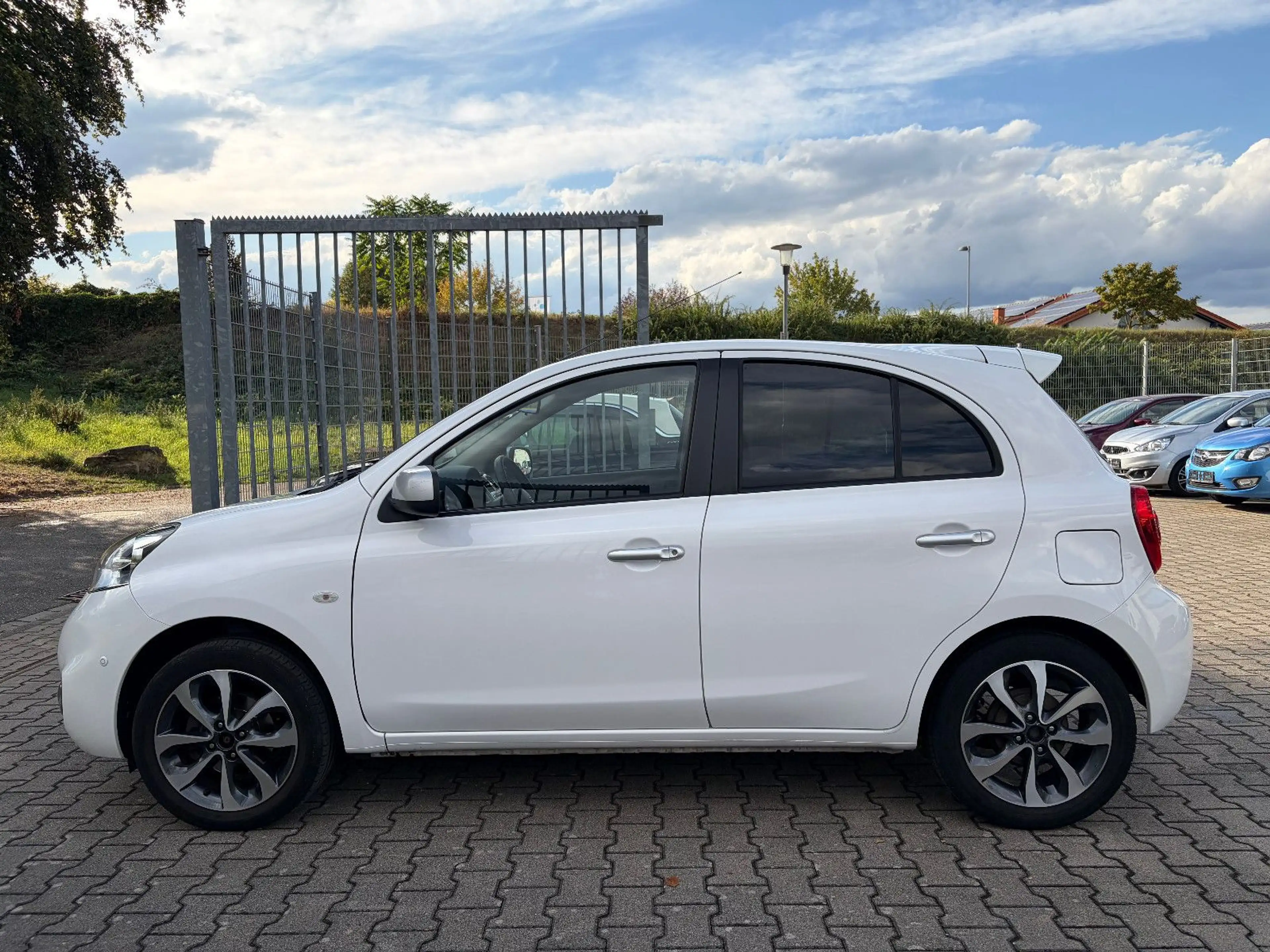 Nissan Micra N-Tec/1.Hand/Navi/Klima/Sitzheizung/PDC — photo 2