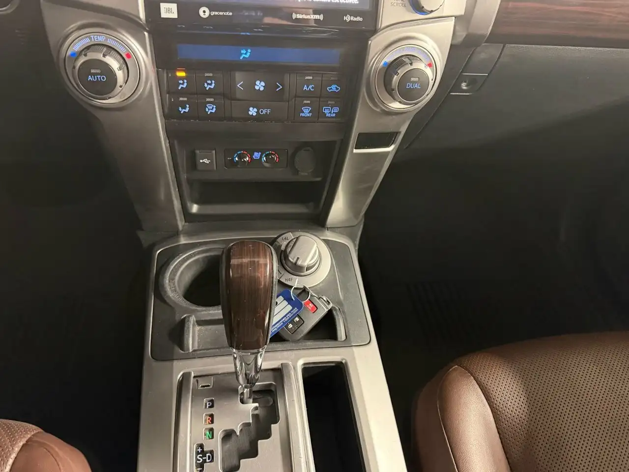 Toyota 4-Runner снимка Toyota 4-Runner