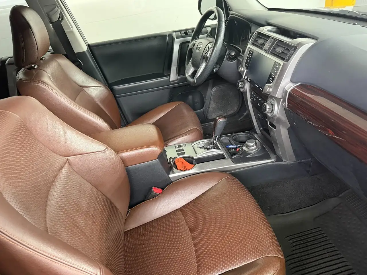 Toyota 4-Runner снимка Toyota 4-Runner