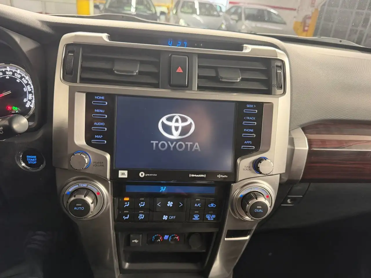Toyota 4-Runner снимка Toyota 4-Runner