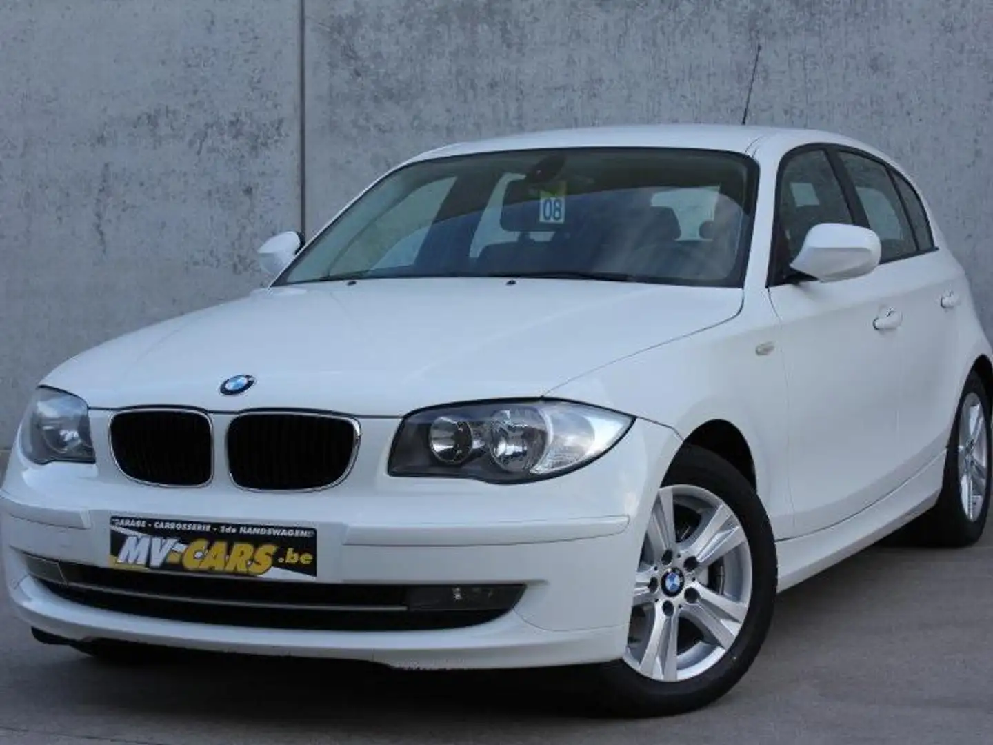 BMW 116 BMW 116i/5-deur/Pdc/multistuur/cruise control White - 2