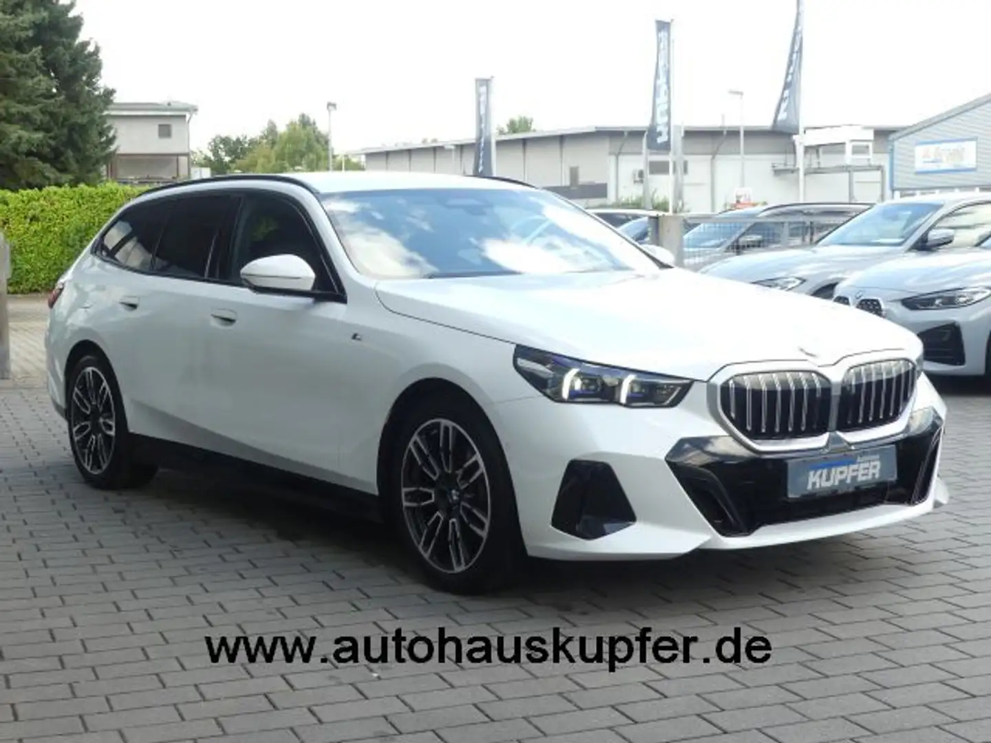 BMW 520 d Tour°M Sportp. AHK°Harm.Kardon-ACC°Stdhzg Weiß - 2