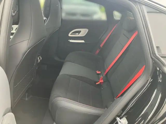 Mercedes-Benz CLA 200 4MATIC KeyGo Shz AMG eHeck Mbeam Ambi Ansicht 12