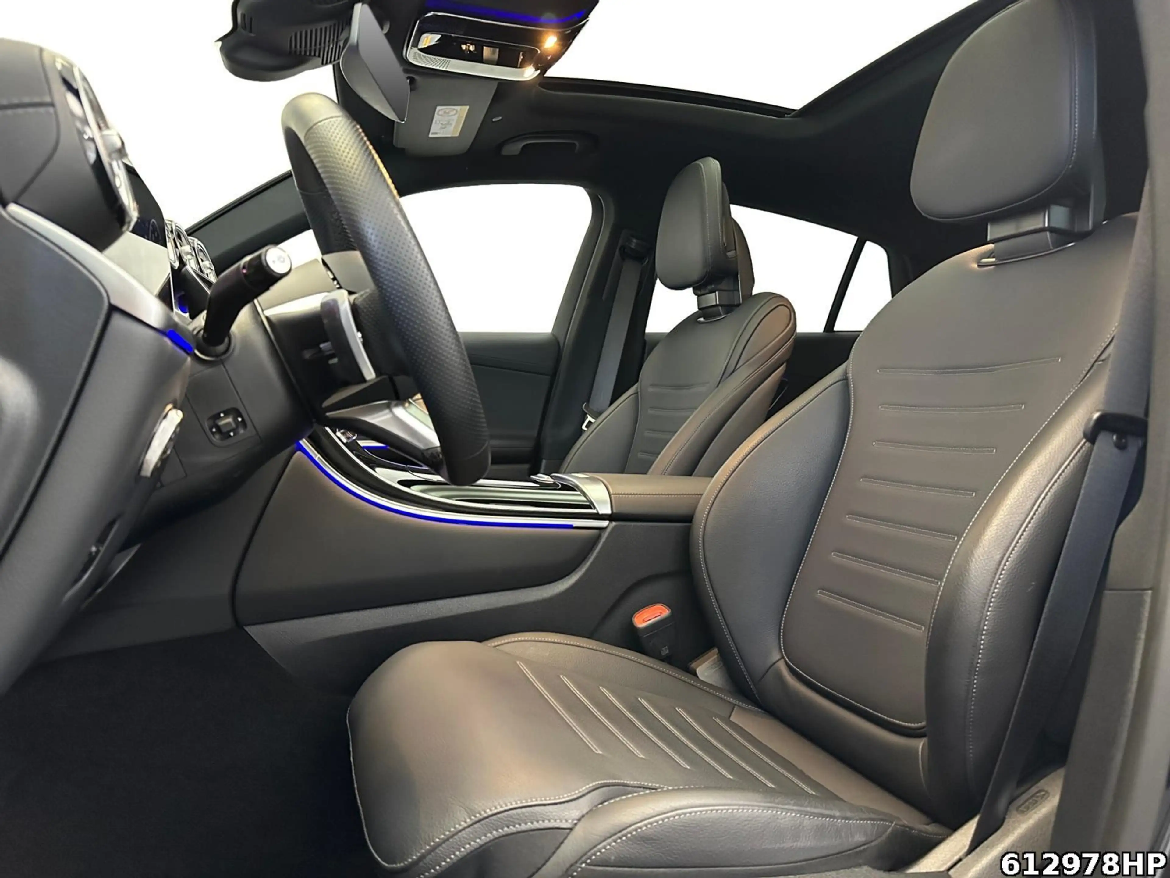 Mercedes-Benz GLC 300 4M AMG Coupé AHK Pano HUD Burmester Nigh — photo 10