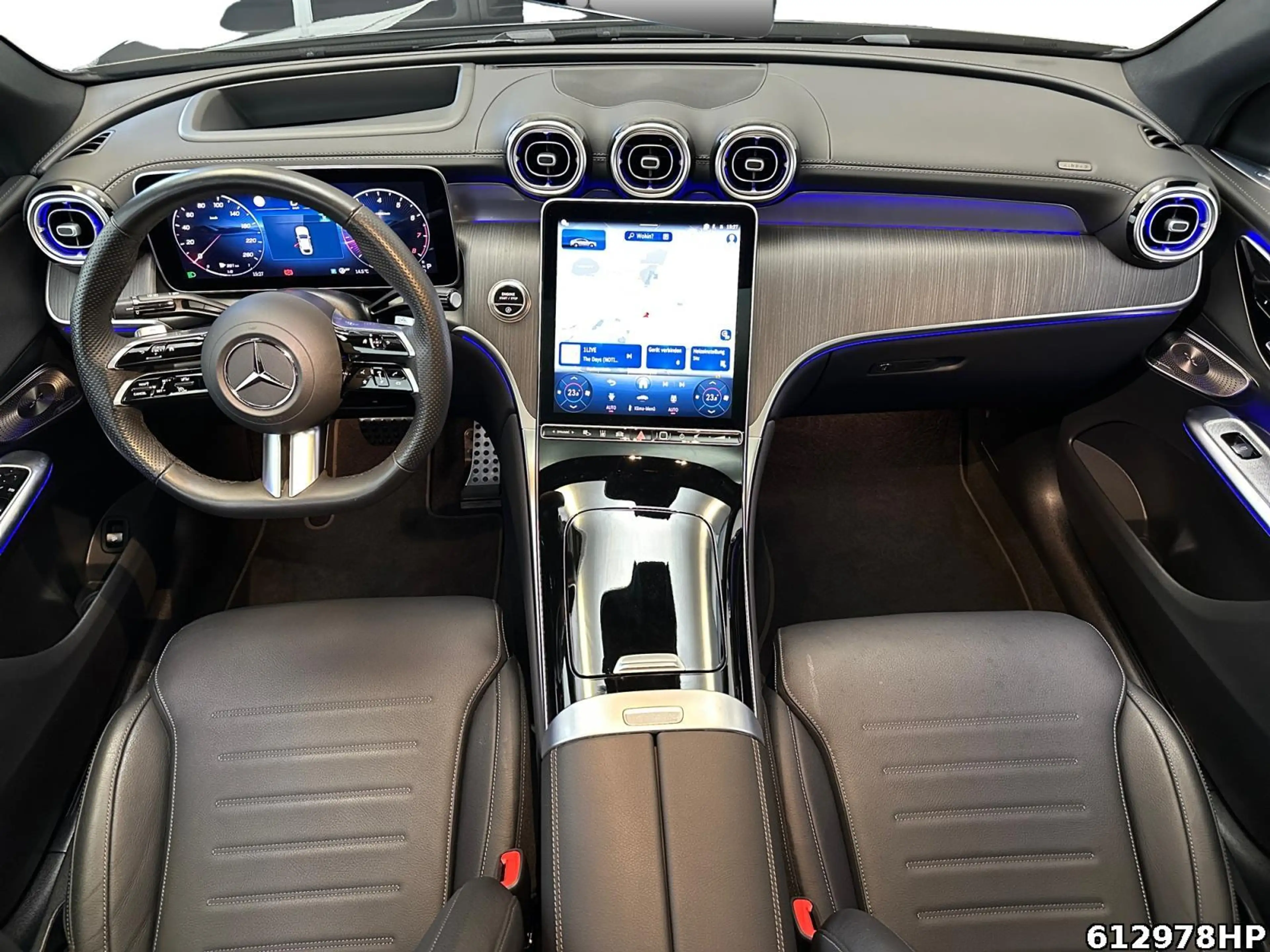 Mercedes-Benz GLC 300 4M AMG Coupé AHK Pano HUD Burmester Nigh — photo 12