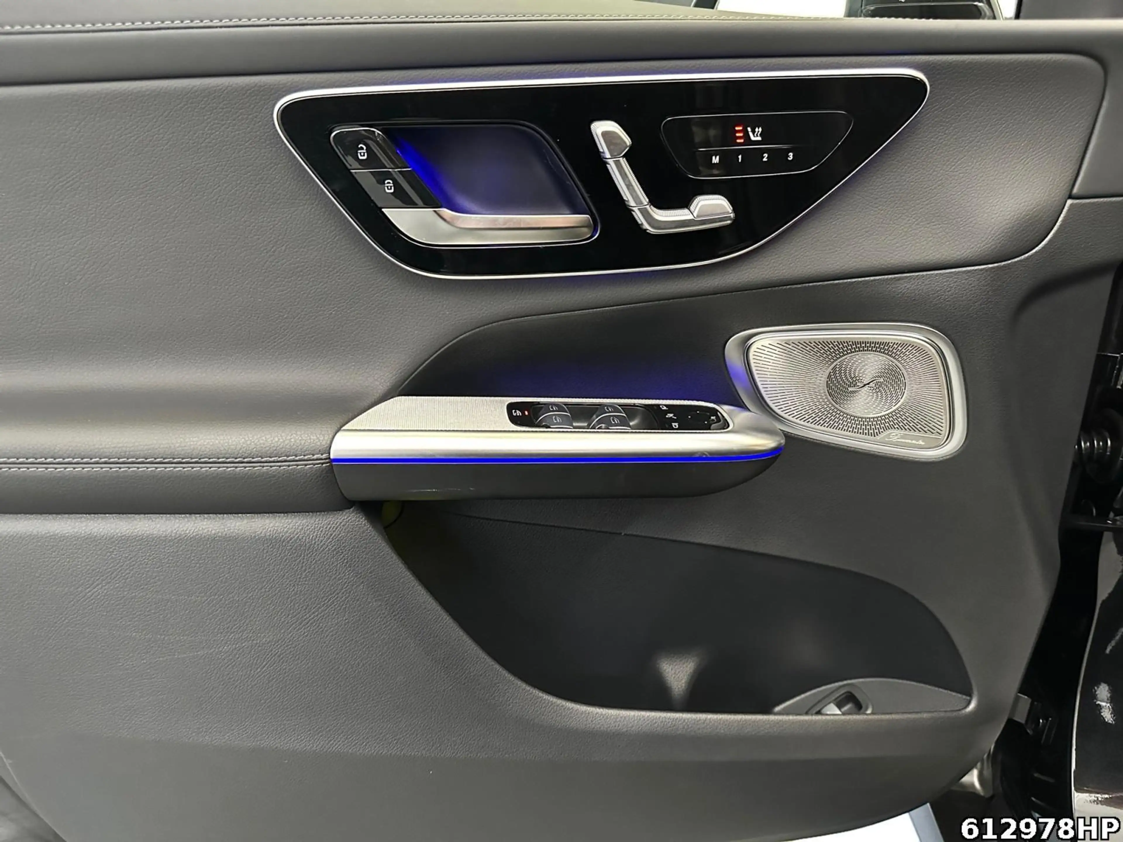 Mercedes-Benz GLC 300 4M AMG Coupé AHK Pano HUD Burmester Nigh — photo 9