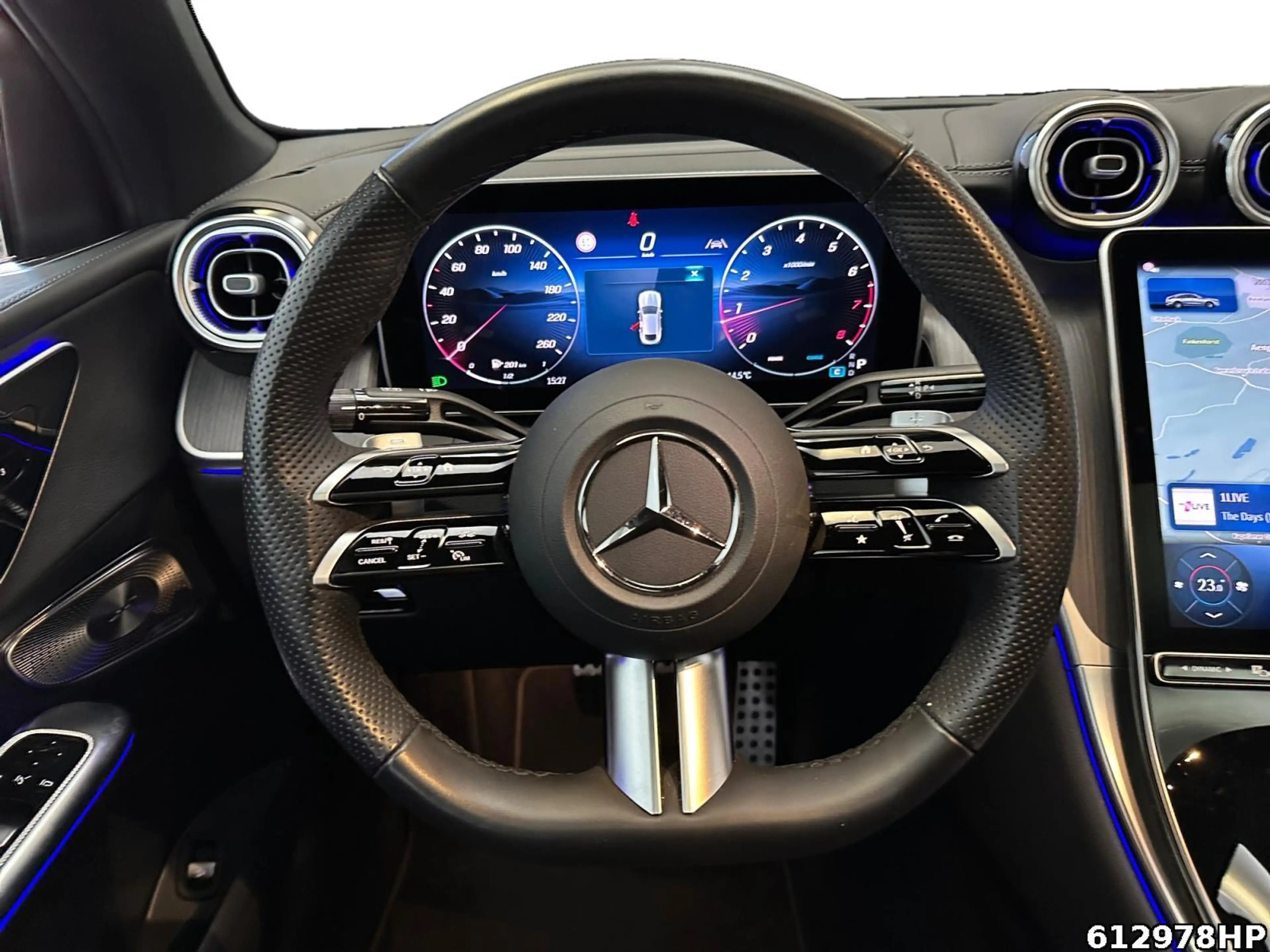 Mercedes-Benz GLC 300 4M AMG Coupé AHK Pano HUD Burmester Nigh — photo 13