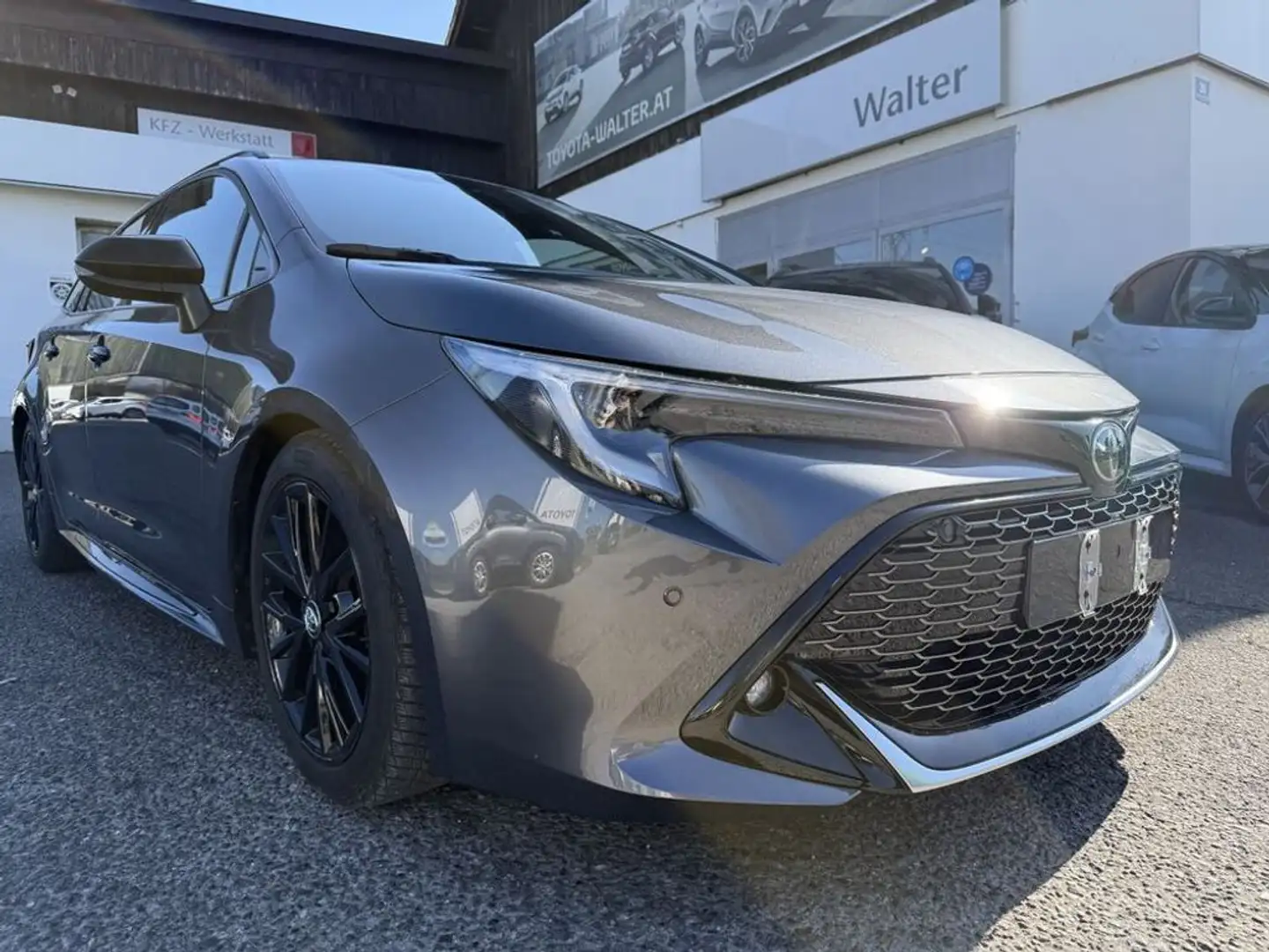 Toyota Corolla 2,0 Touring Sports Hybrid GR-Sport Grau - 2