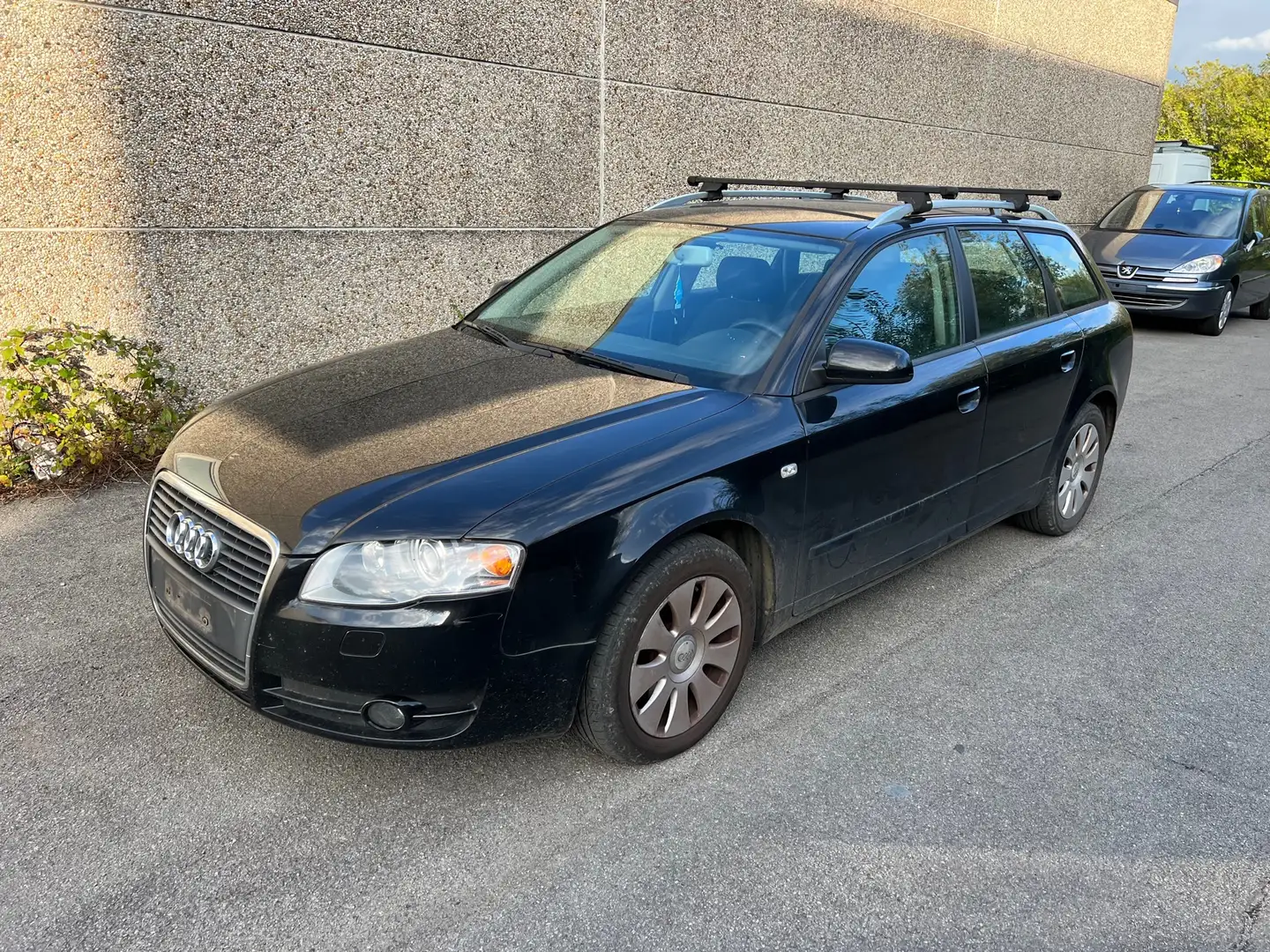 Audi A4 2.0i 20v Zwart - 1