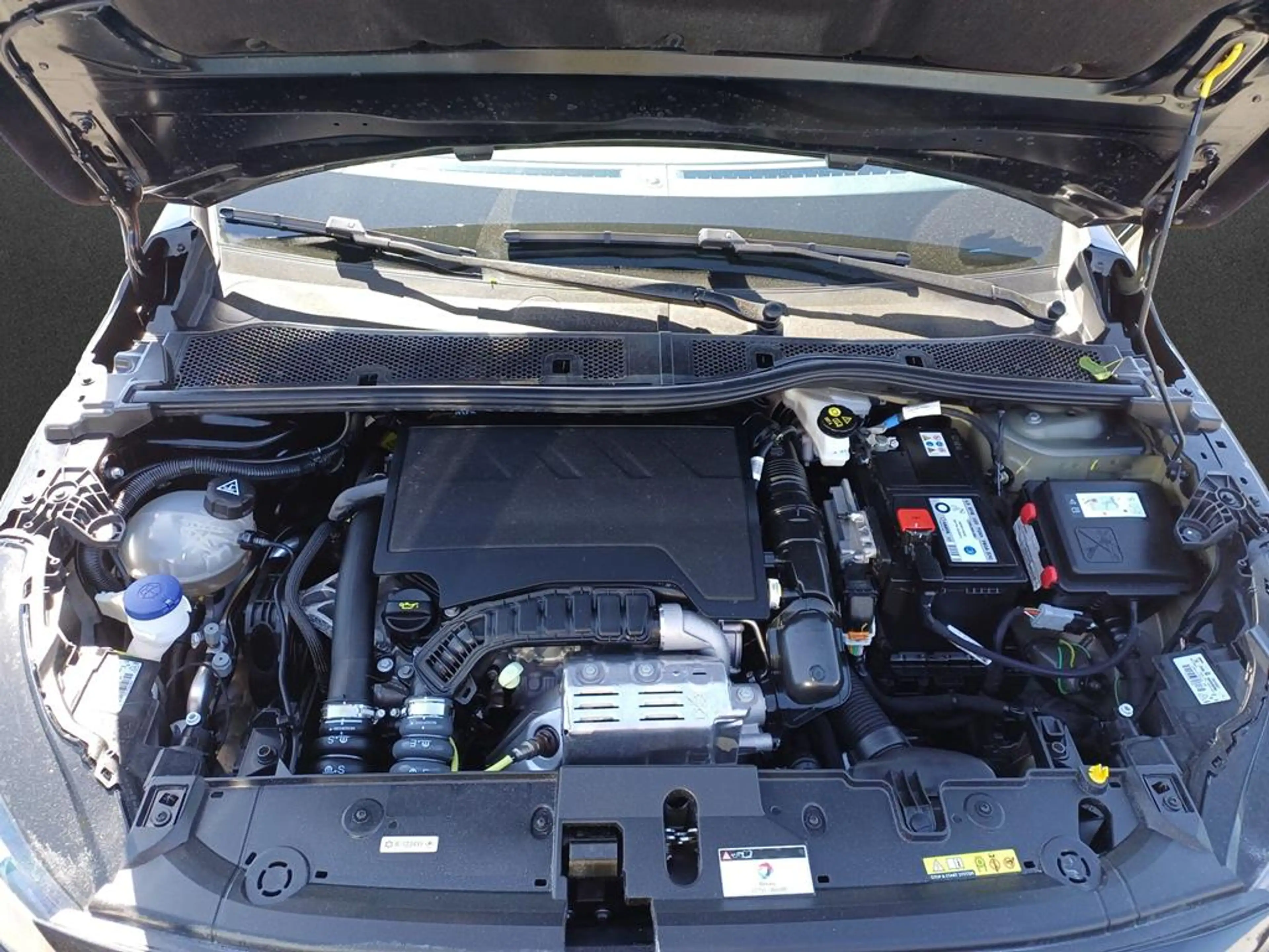 Peugeot 208 PureTech 100 Active Pack — photo 6