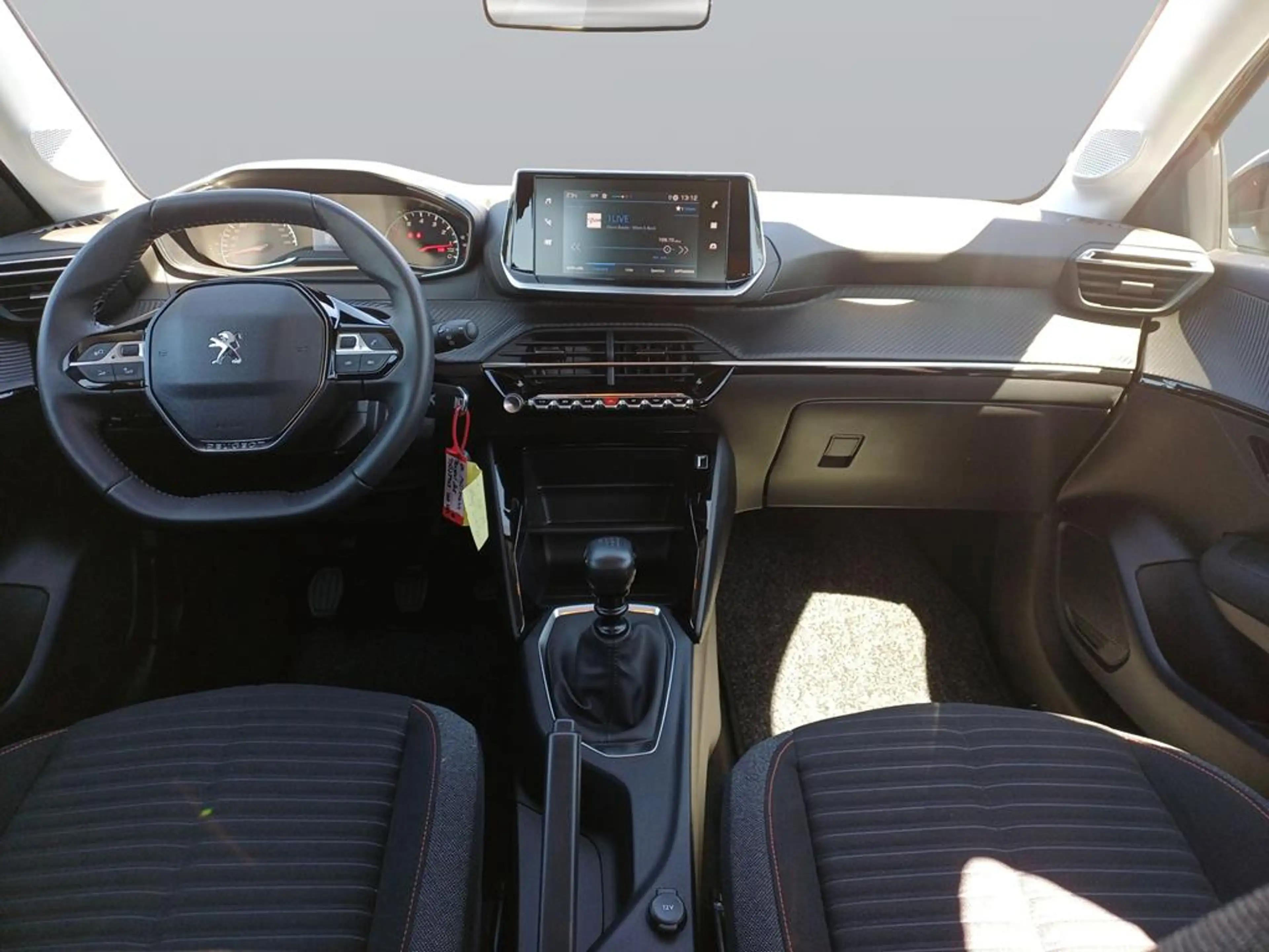Peugeot 208 PureTech 100 Active Pack — photo 10