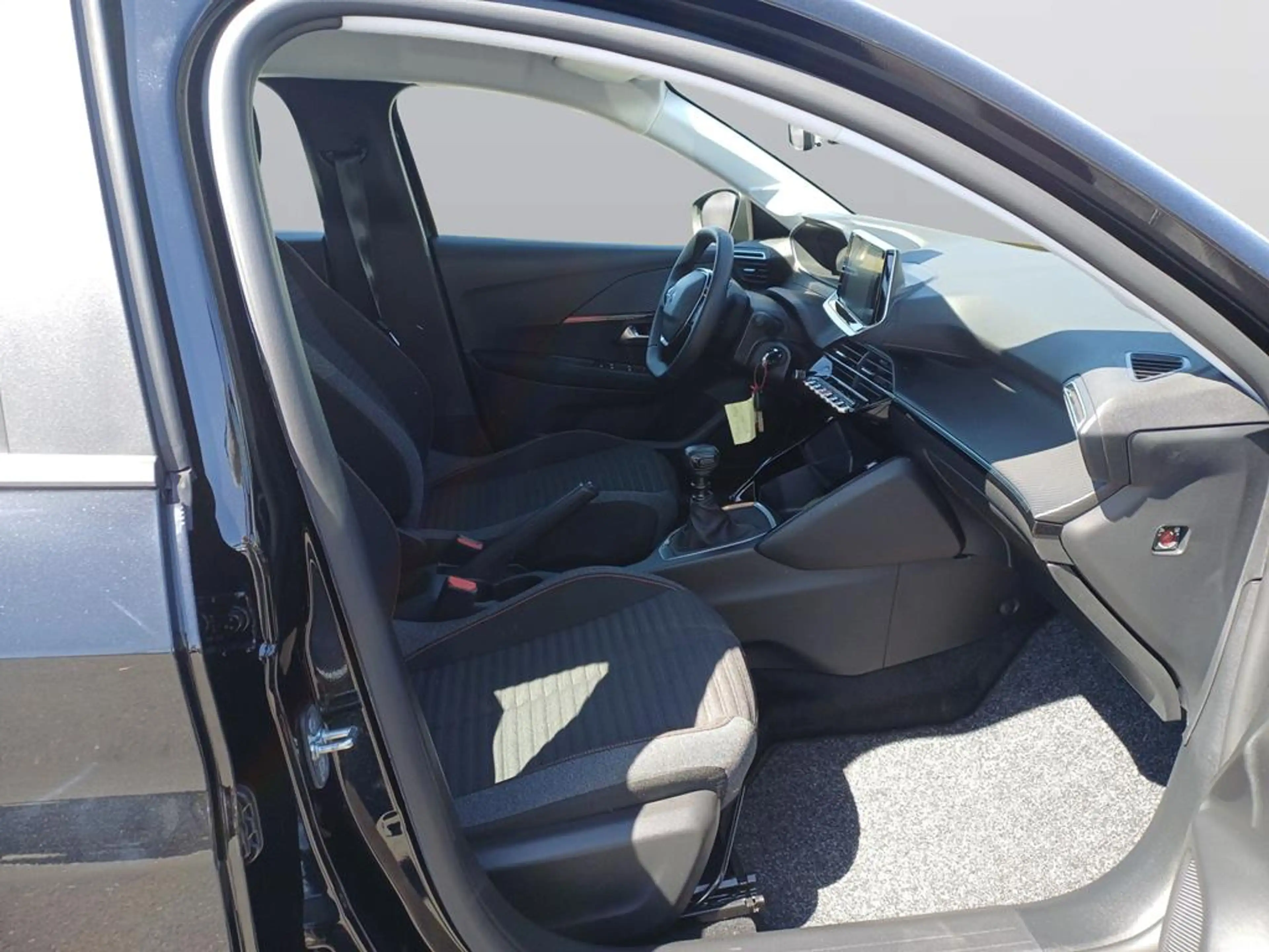 Peugeot 208 PureTech 100 Active Pack — photo 11