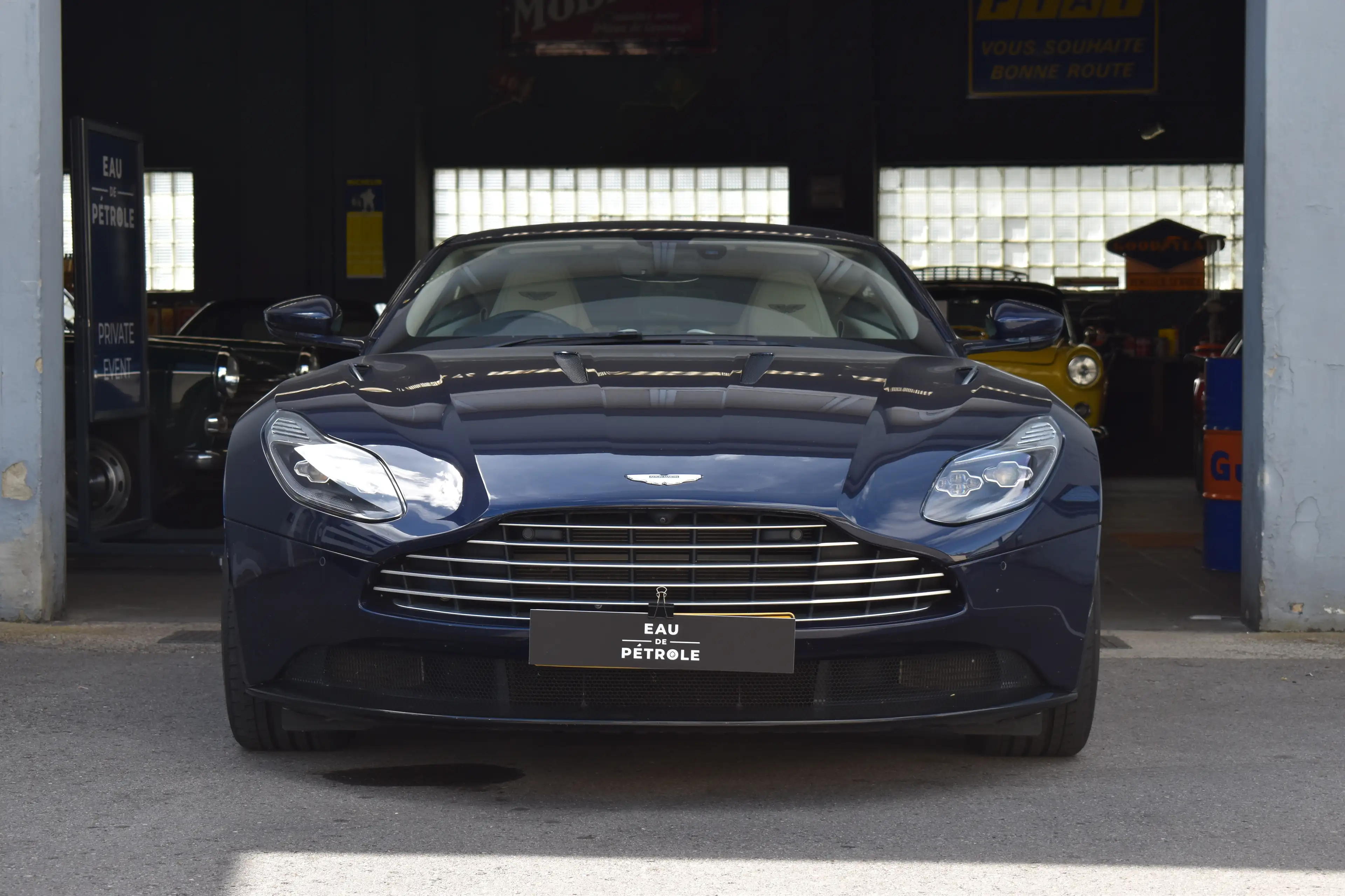 Aston Martin DB11 — photo 3