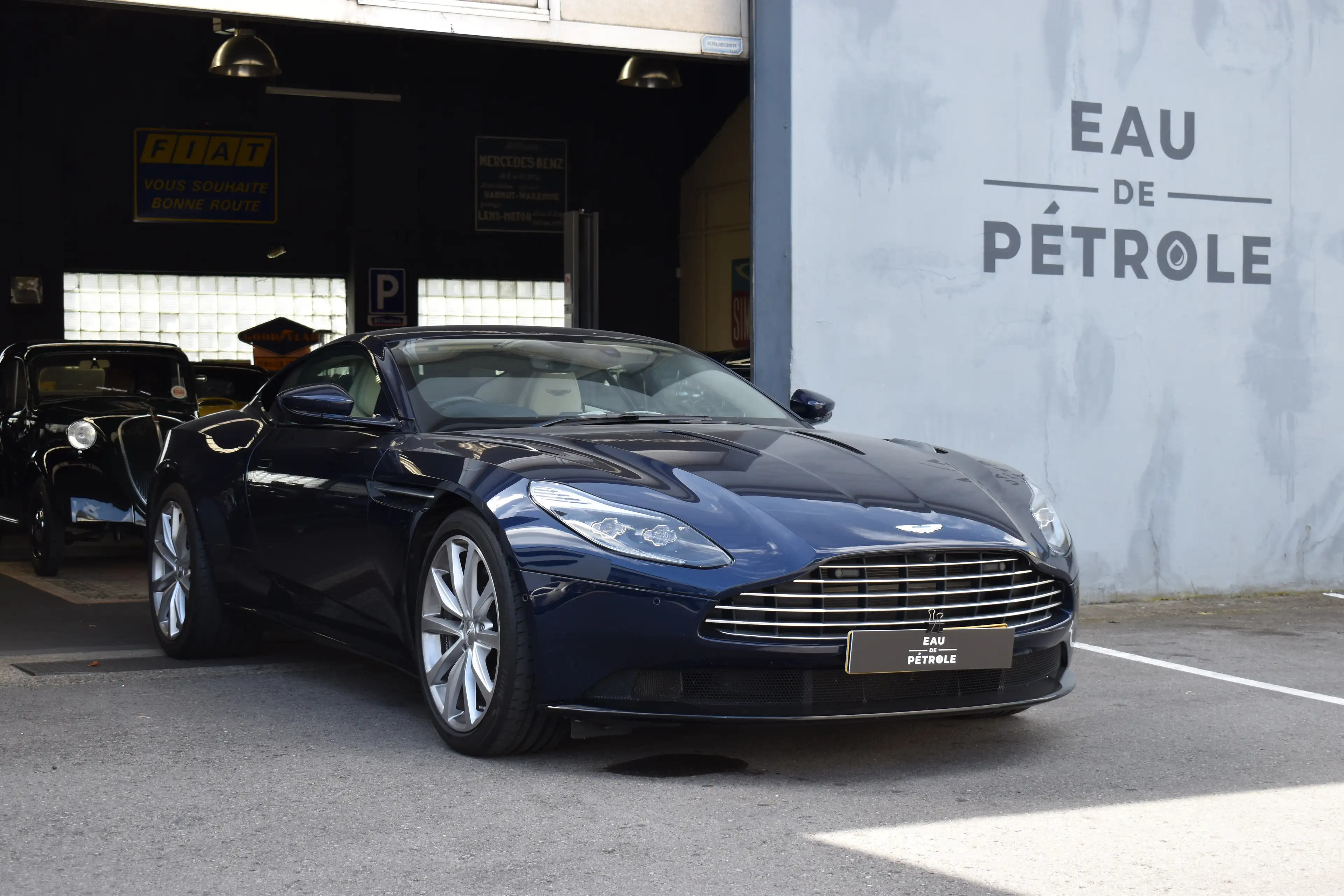 Aston Martin DB11 — photo 2