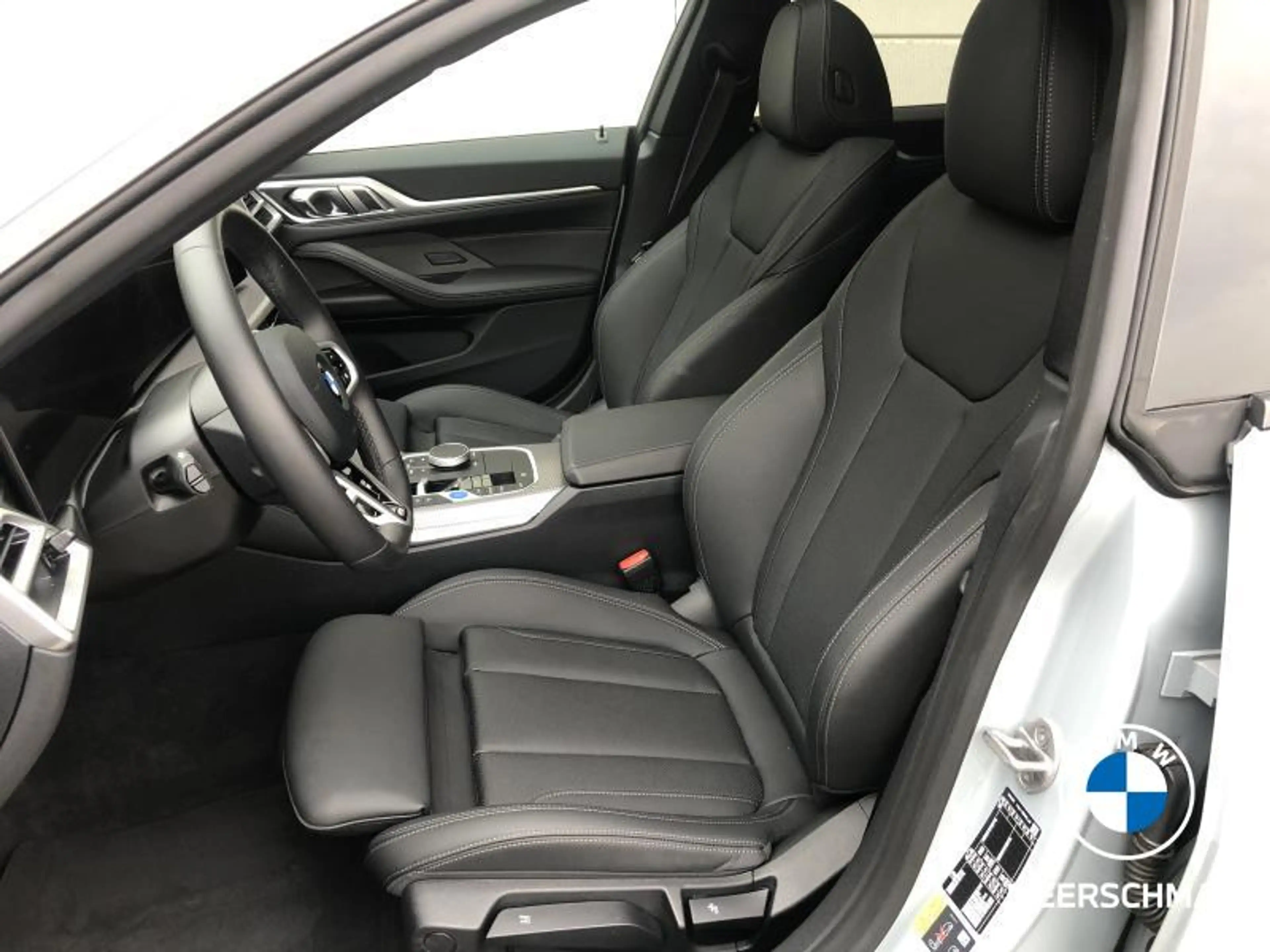 BMW i4 Msportpro pano highbeam 360c harmk applecp heateds — photo 14