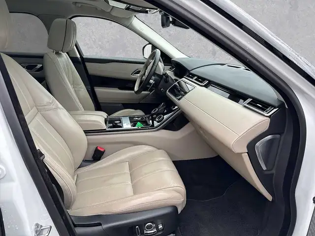 Land Rover Range Rover Velar view 3