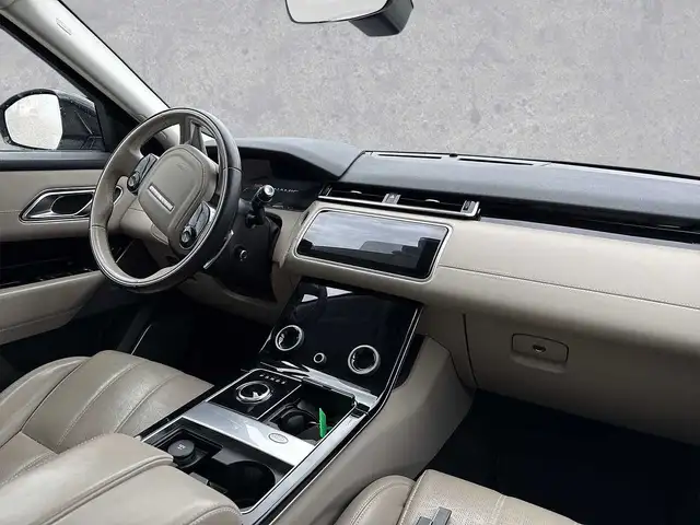 Land Rover Range Rover Velar view 4