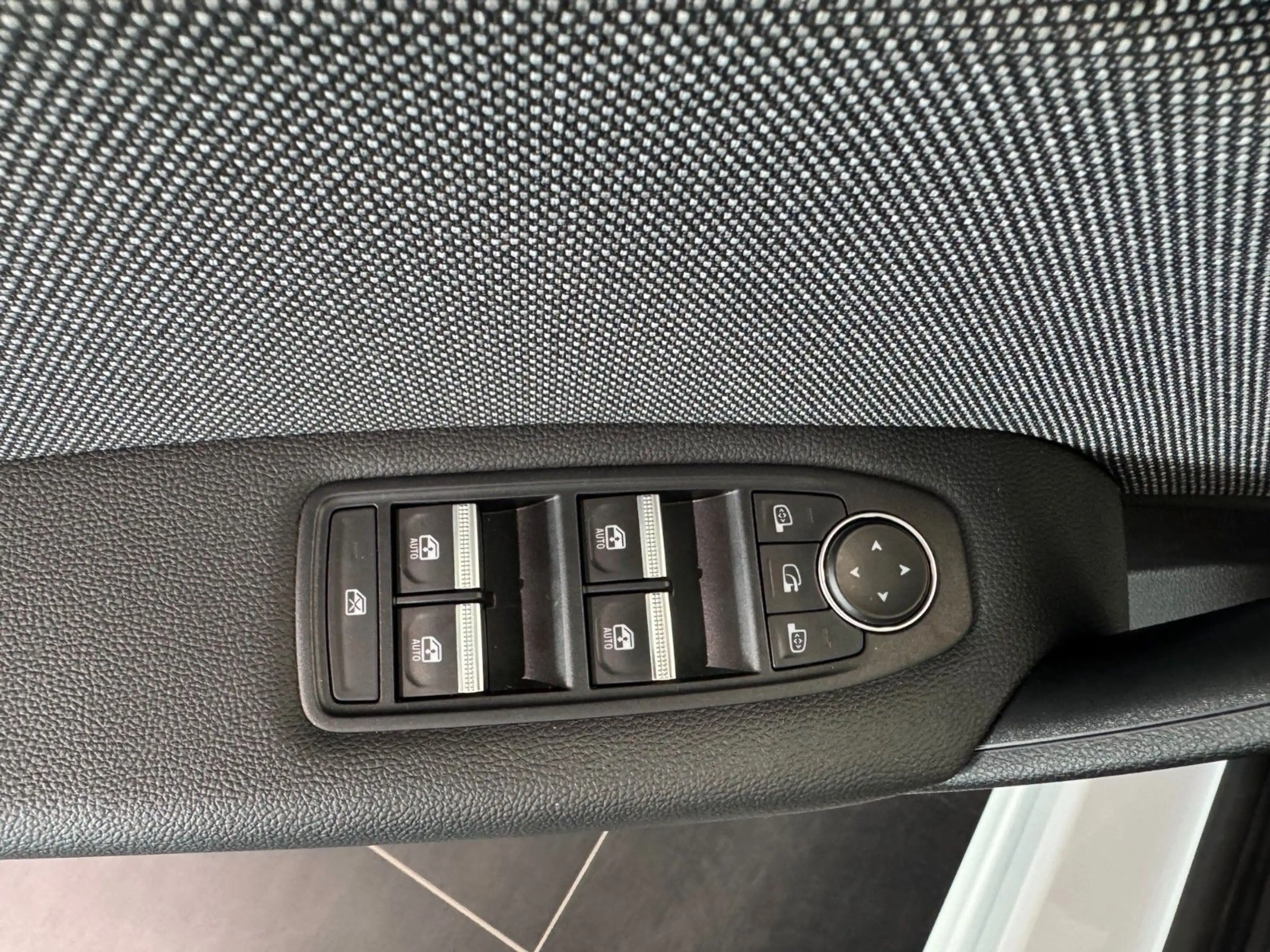 Renault Symbioz 145 E-Tech Full Hybrid Techno — photo 8