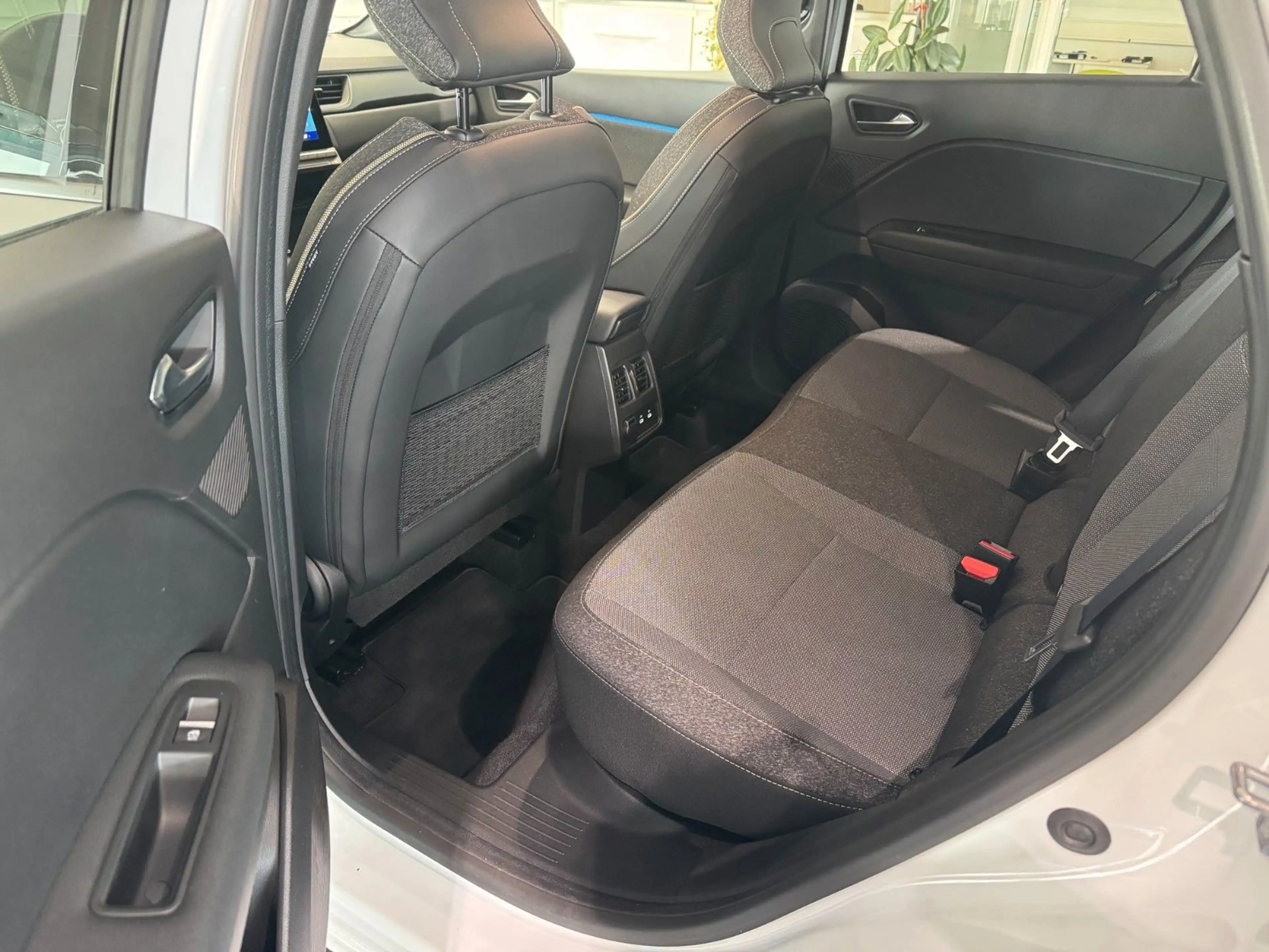 Renault Symbioz 145 E-Tech Full Hybrid Techno — photo 11