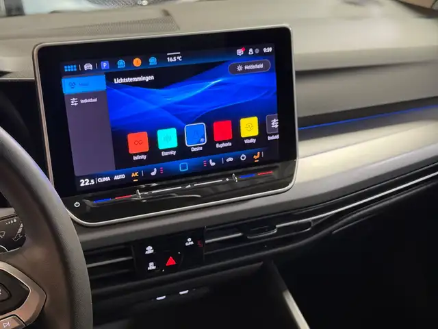 Volkswagen Golf view 21