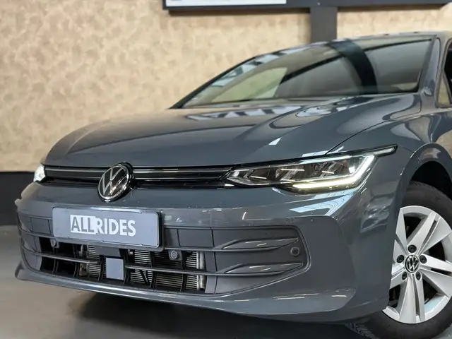 Volkswagen Golf view 3