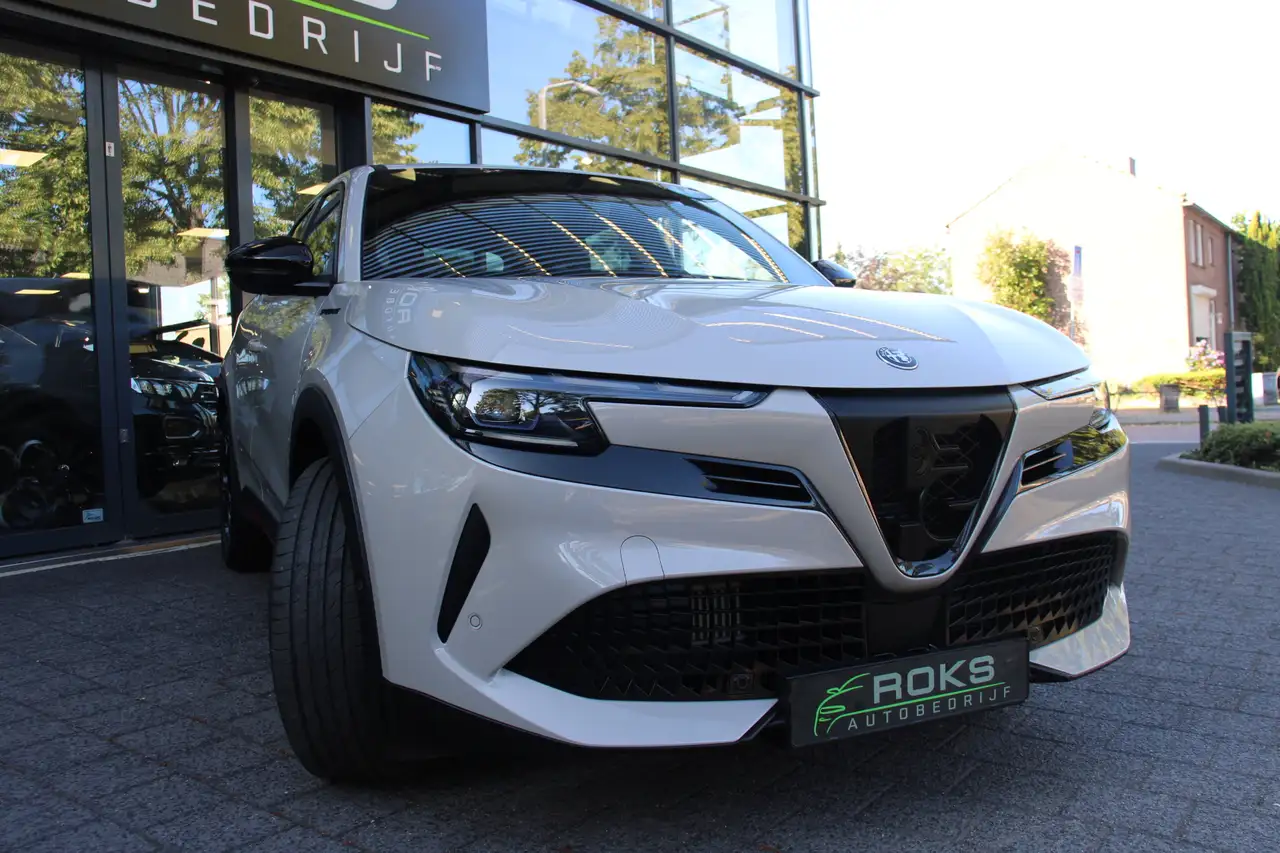 Alfa Romeo Junior 2025 — фото 11