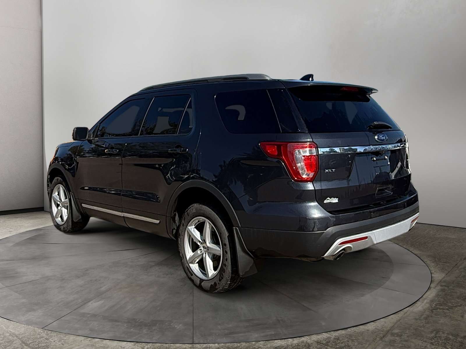 2017 Ford Explorer XLT | SUNROOF | TECH PACKAGE — снимка 1
