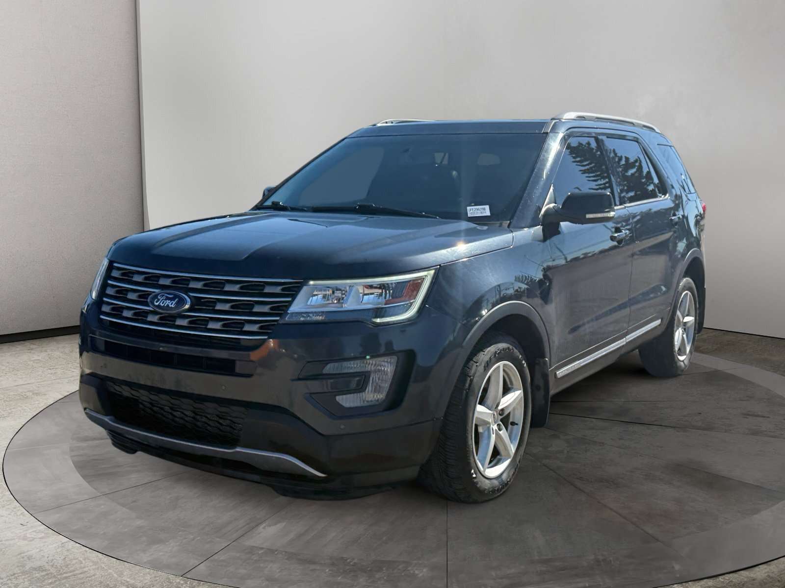 2017 Ford Explorer XLT | SUNROOF | TECH PACKAGE
