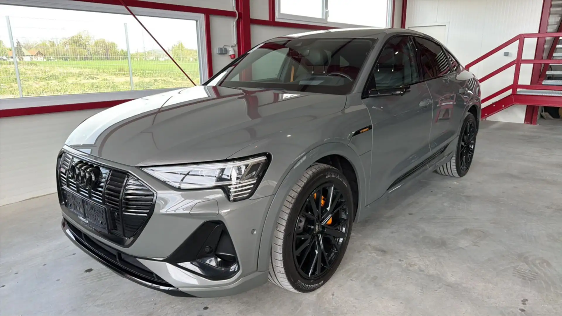 Audi e-tron SB 55 quattro S line*BLACK EDITION*VOLL*OPEN-SKY* Grau - 2