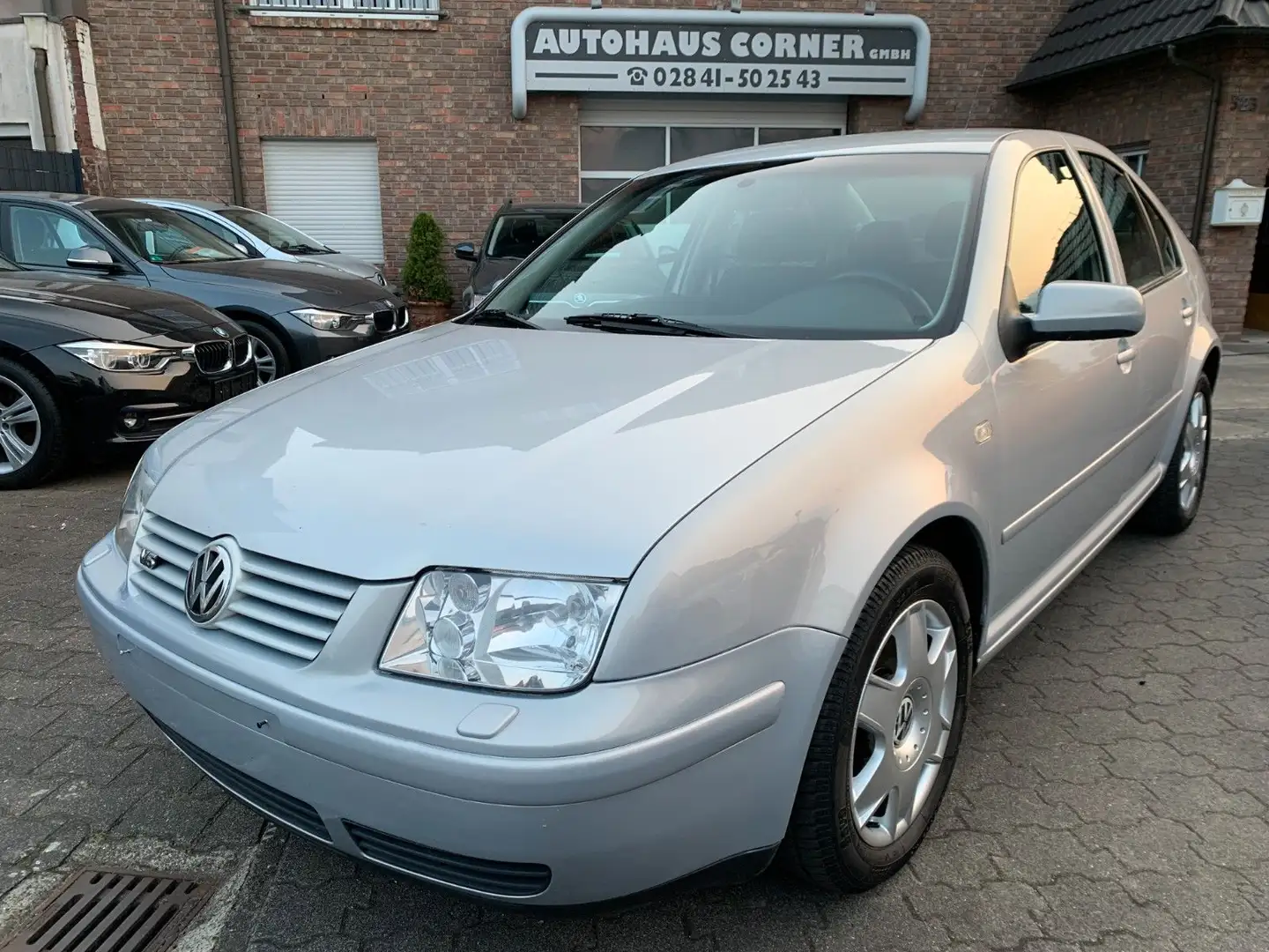 Volkswagen Bora V5 2.3 Highline aus 1.Hand Silber - 1