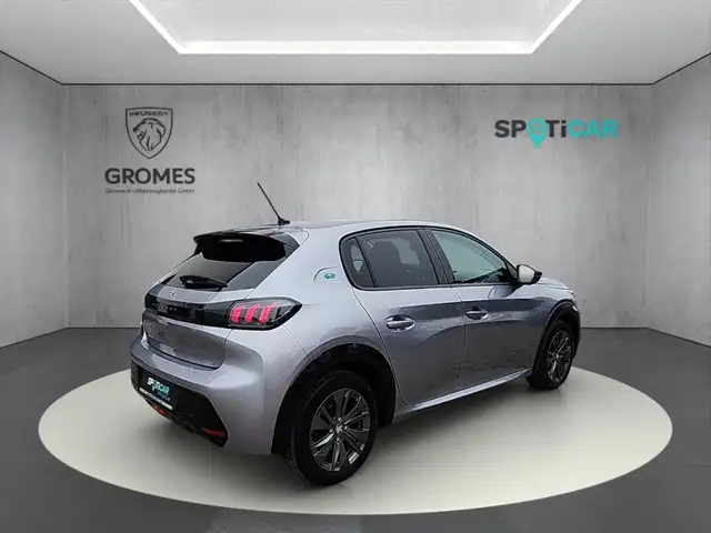 Peugeot 208 view 3