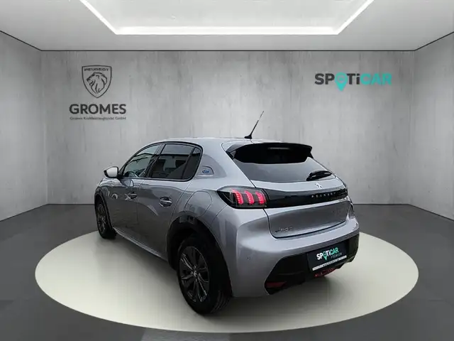 Peugeot 208 view 5