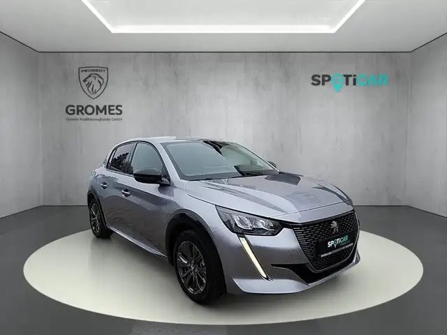Peugeot 208 main image