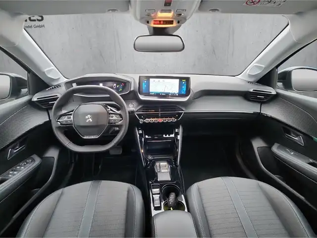 Peugeot 208 view 12