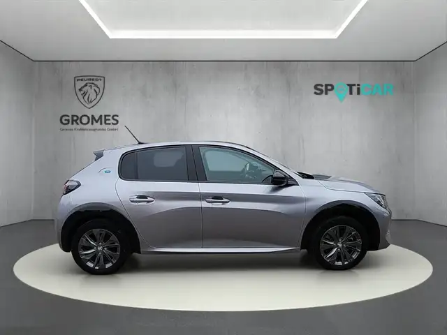 Peugeot 208 view 2