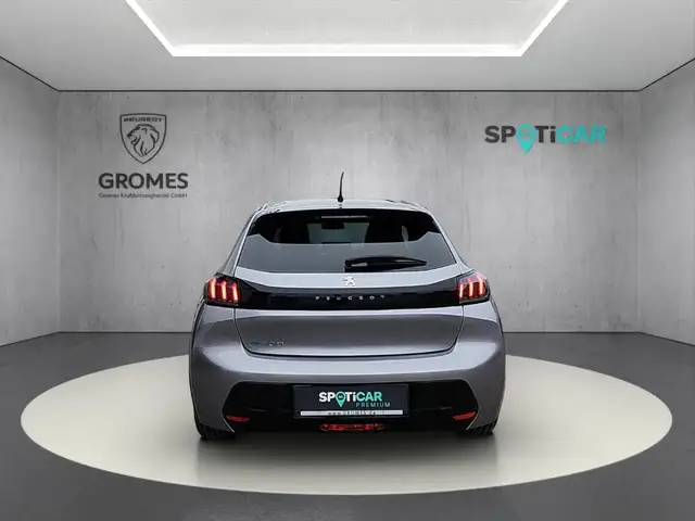 Peugeot 208 view 4